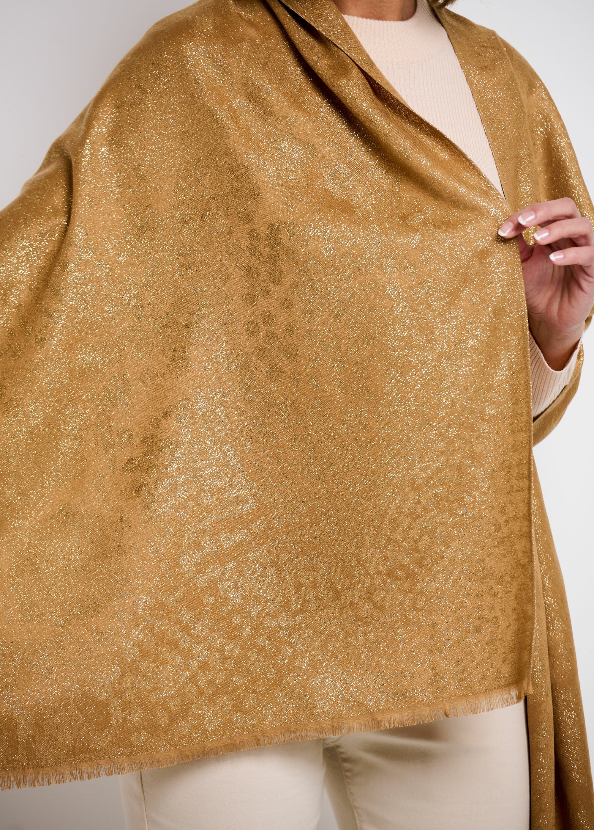 Pañuelo_animal_print_metalizado_camello_DE1_slim