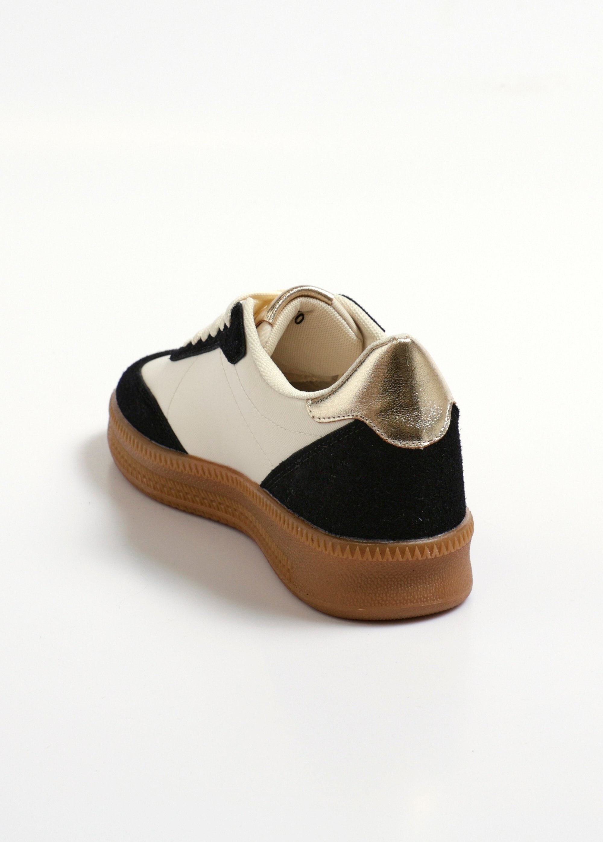 Zapatillas_retro_de_ante_con_detalles_metalizados_Negro_DO1_slim