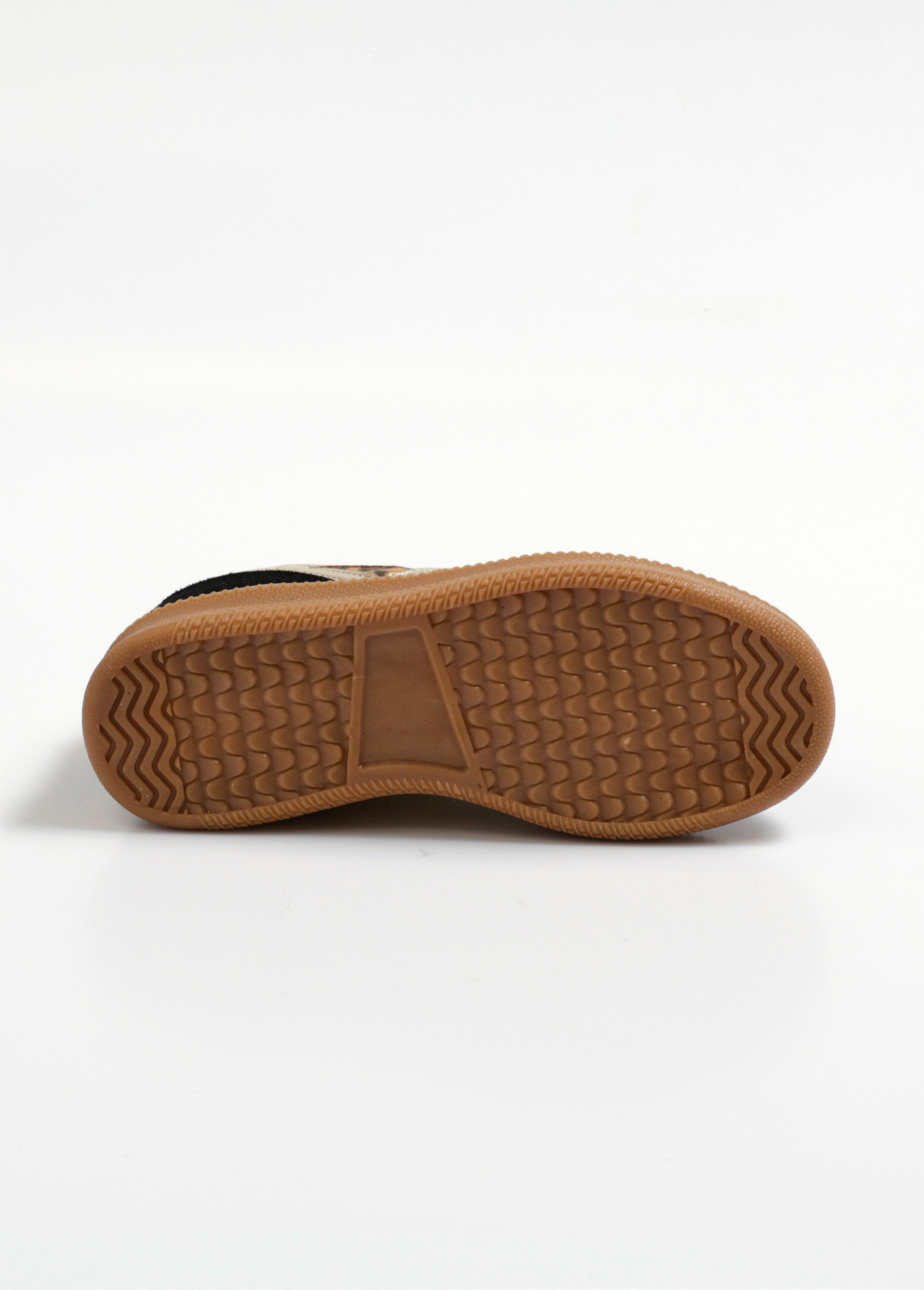 Zapatillas_retro_de_ante_con_detalles_metalizados_Negro_UN1_slim