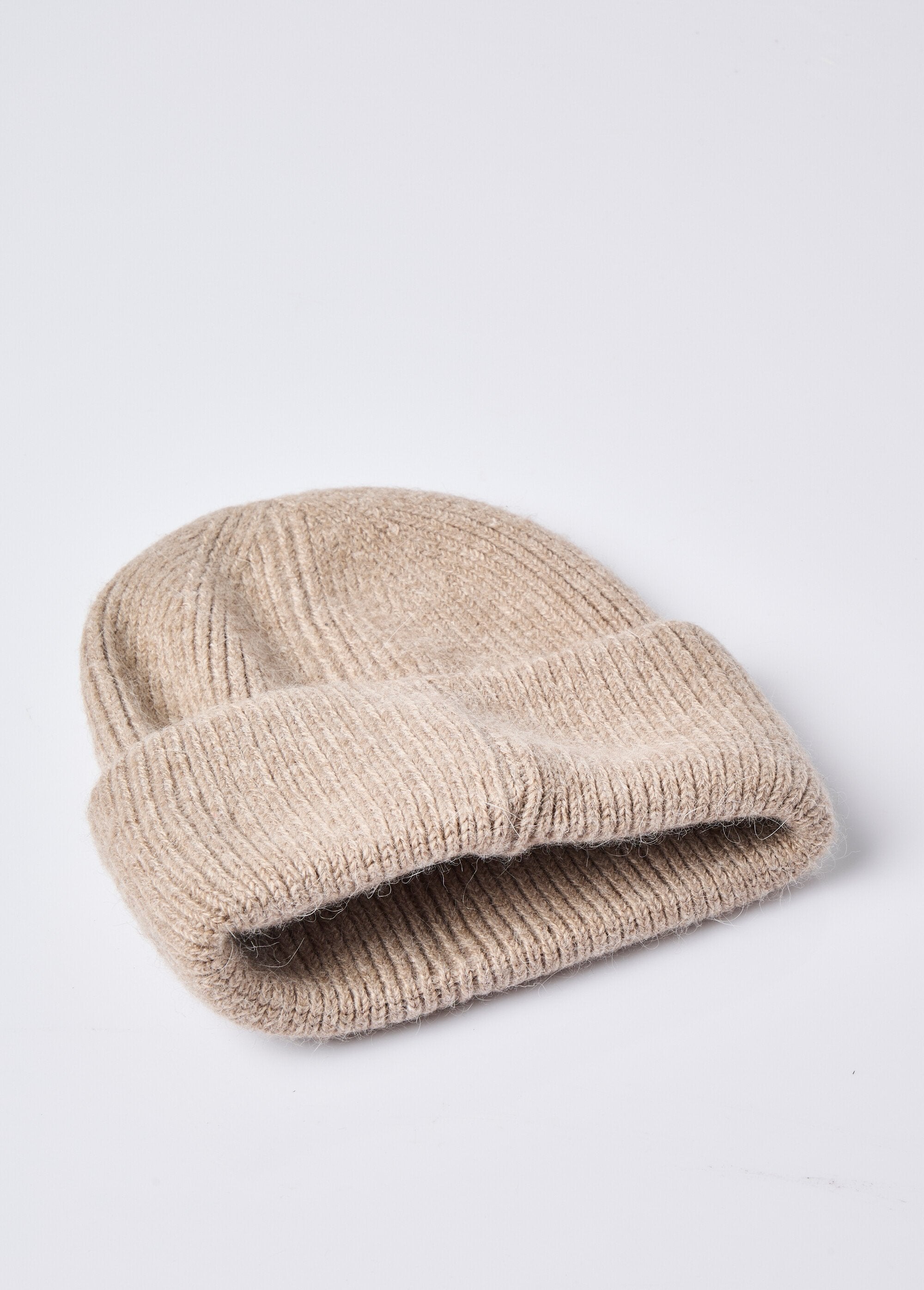 Gorro_de_punto_acanalado_con_angora_Lunar_DE1_slim