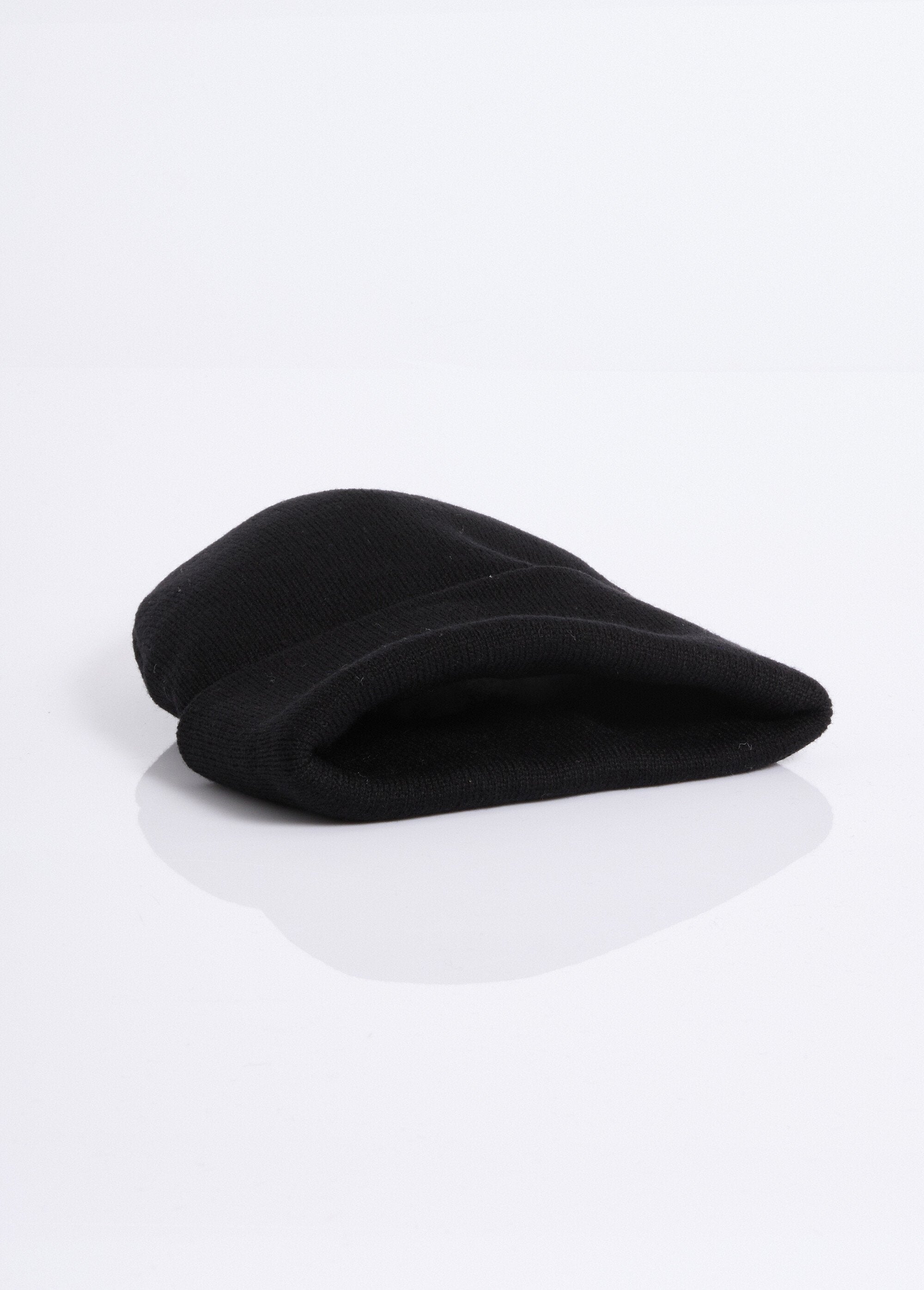 Gorro_de_punto_fino_con_puños_Negro_DE1_slim