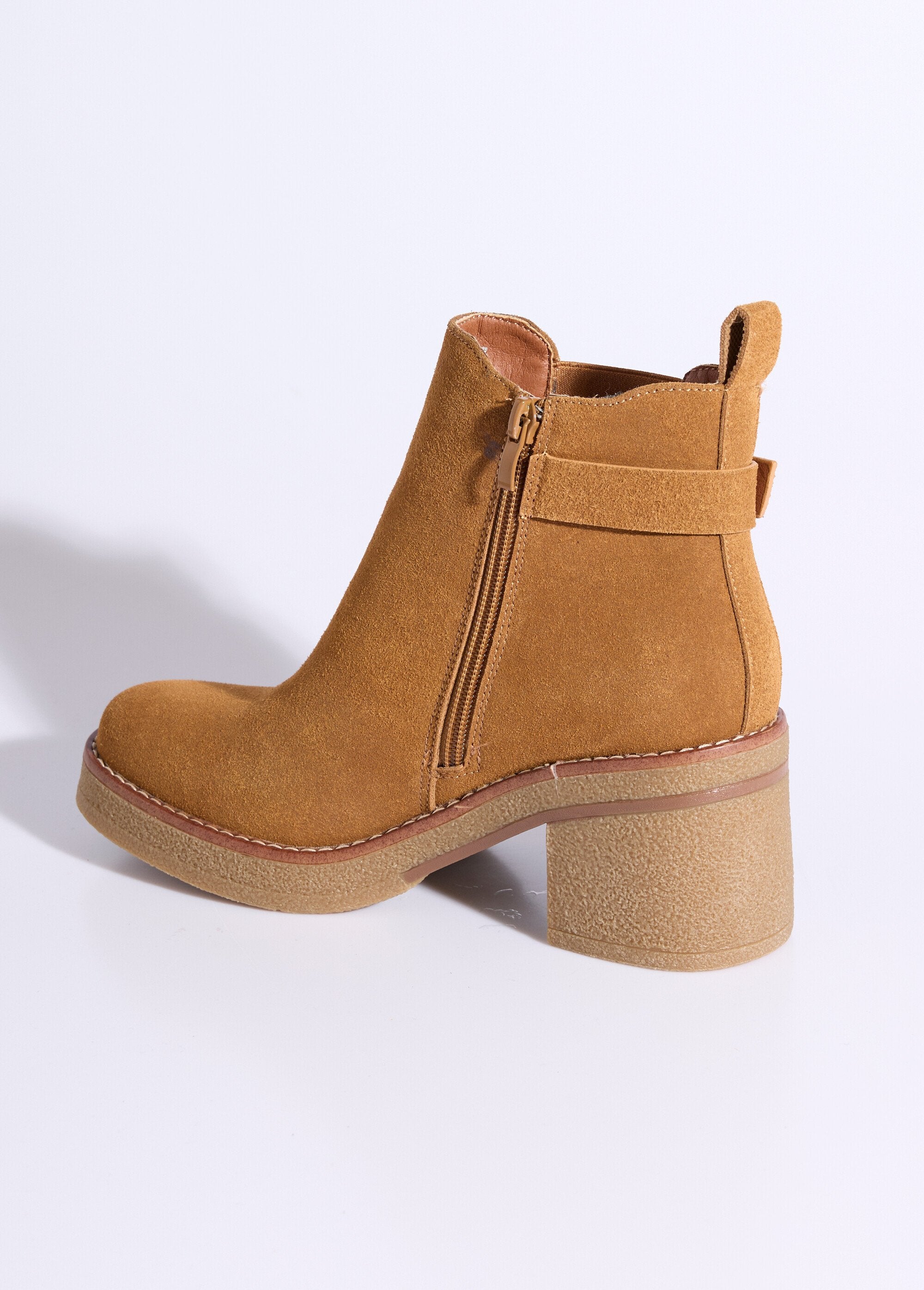 Botas_de_tacón_alto_con_suela_de_crepé_camello_DO1_slim