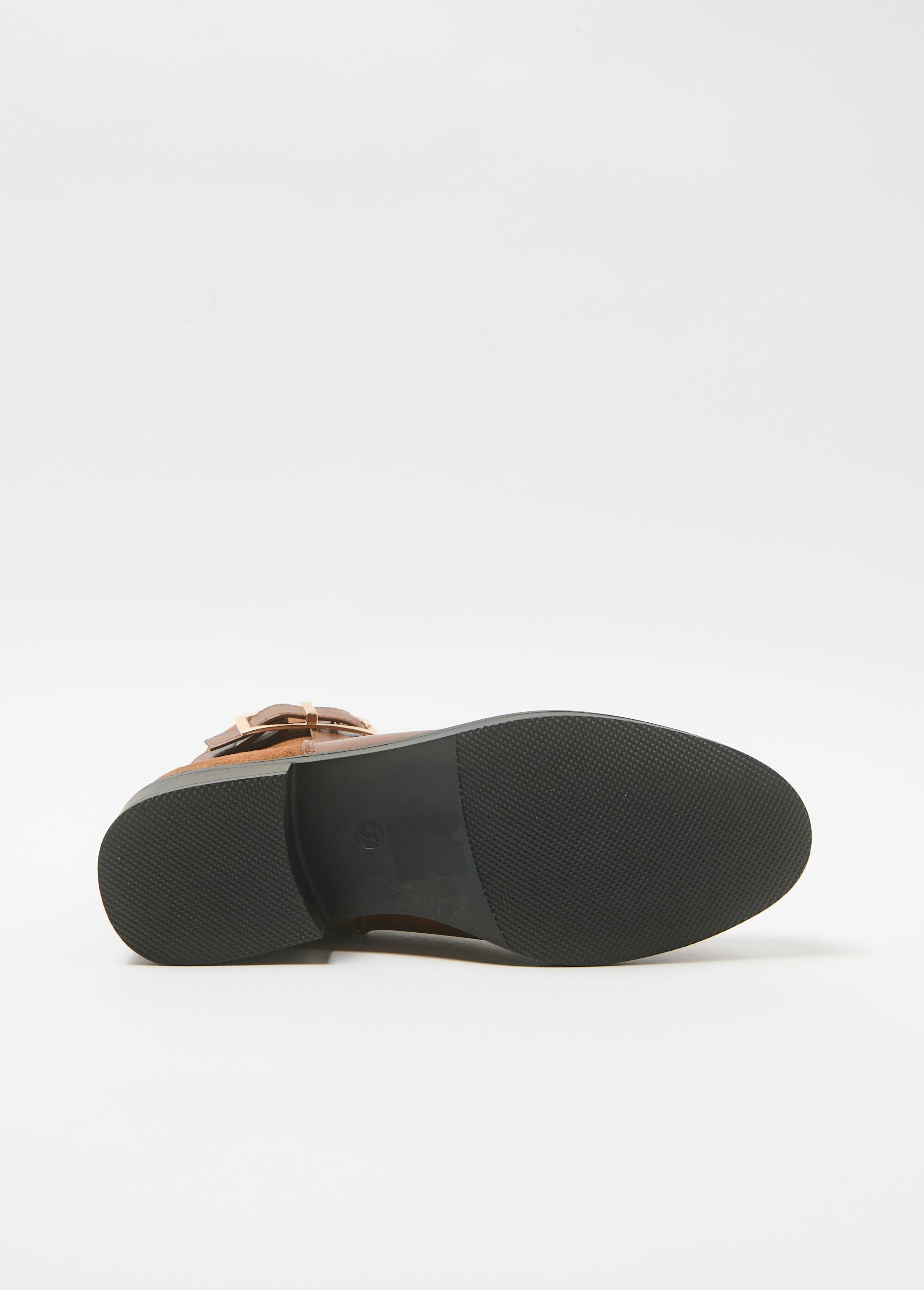 Botas_bimateria_con_tacón_de_hebilla_camello_UN1_slim