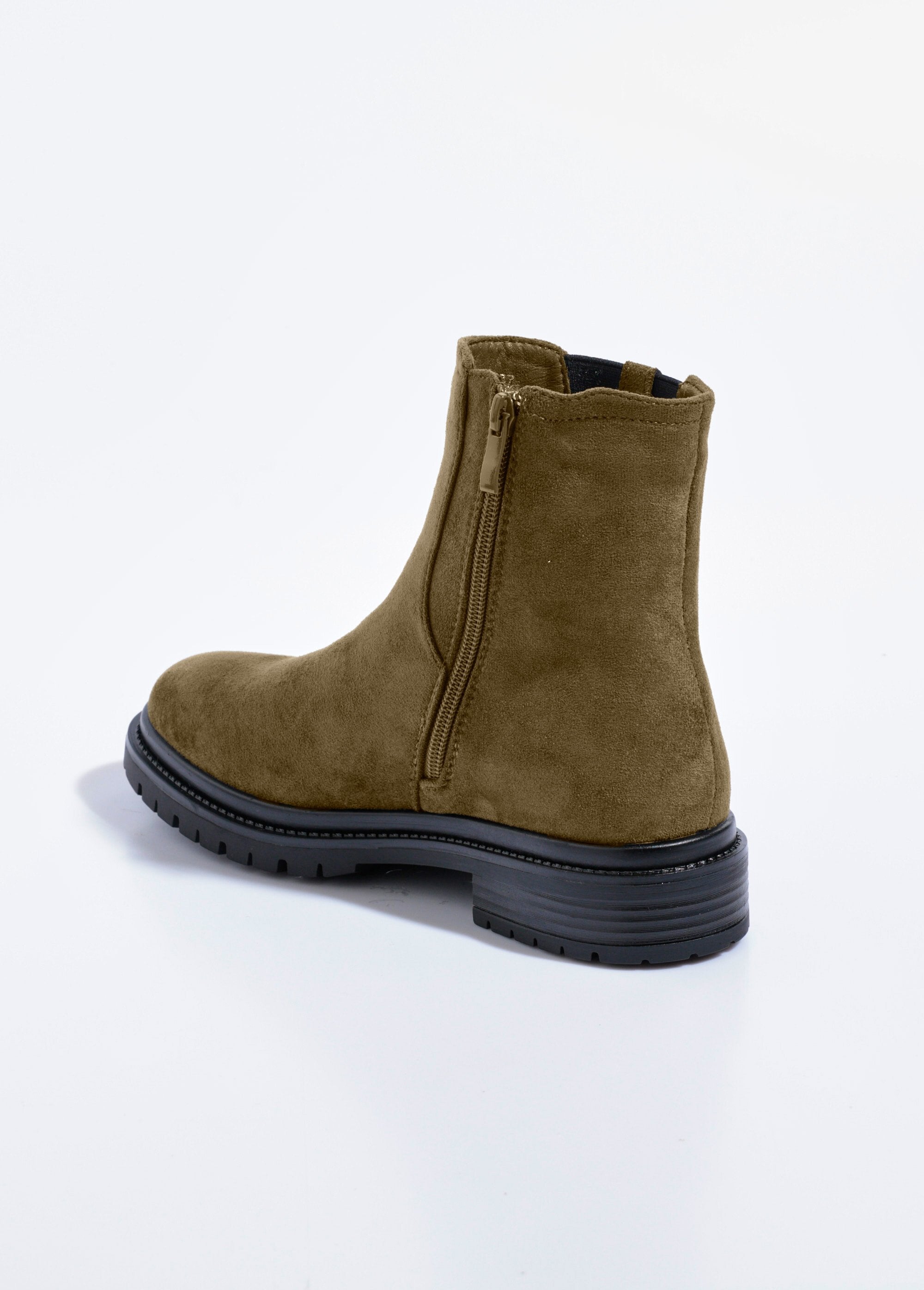 Botas_Chelsea_con_suela_dentada_Caqui_DO1_slim