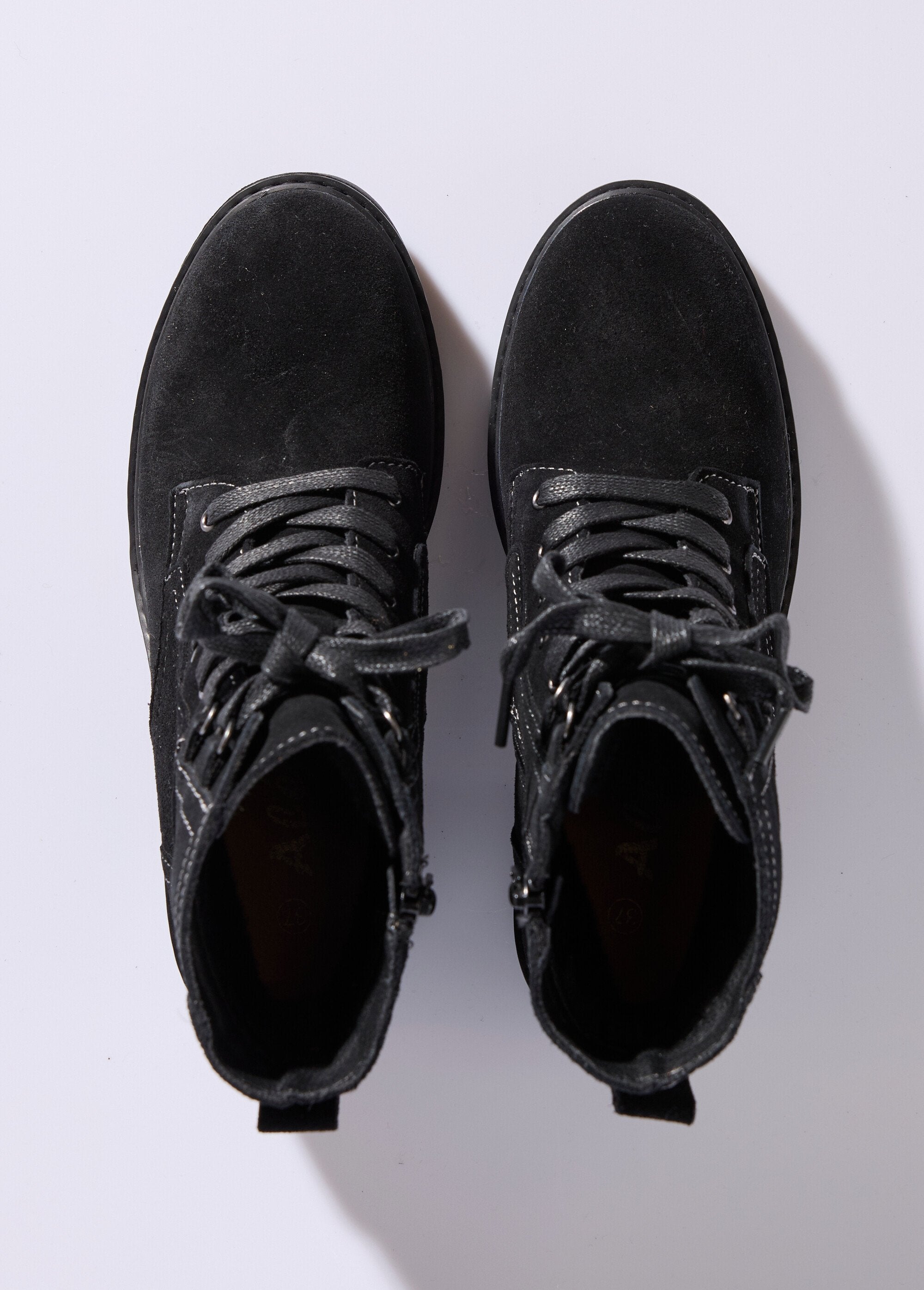 Botines_de_piel_con_muescas_y_tacón_ancho_Negro_OV1_slim