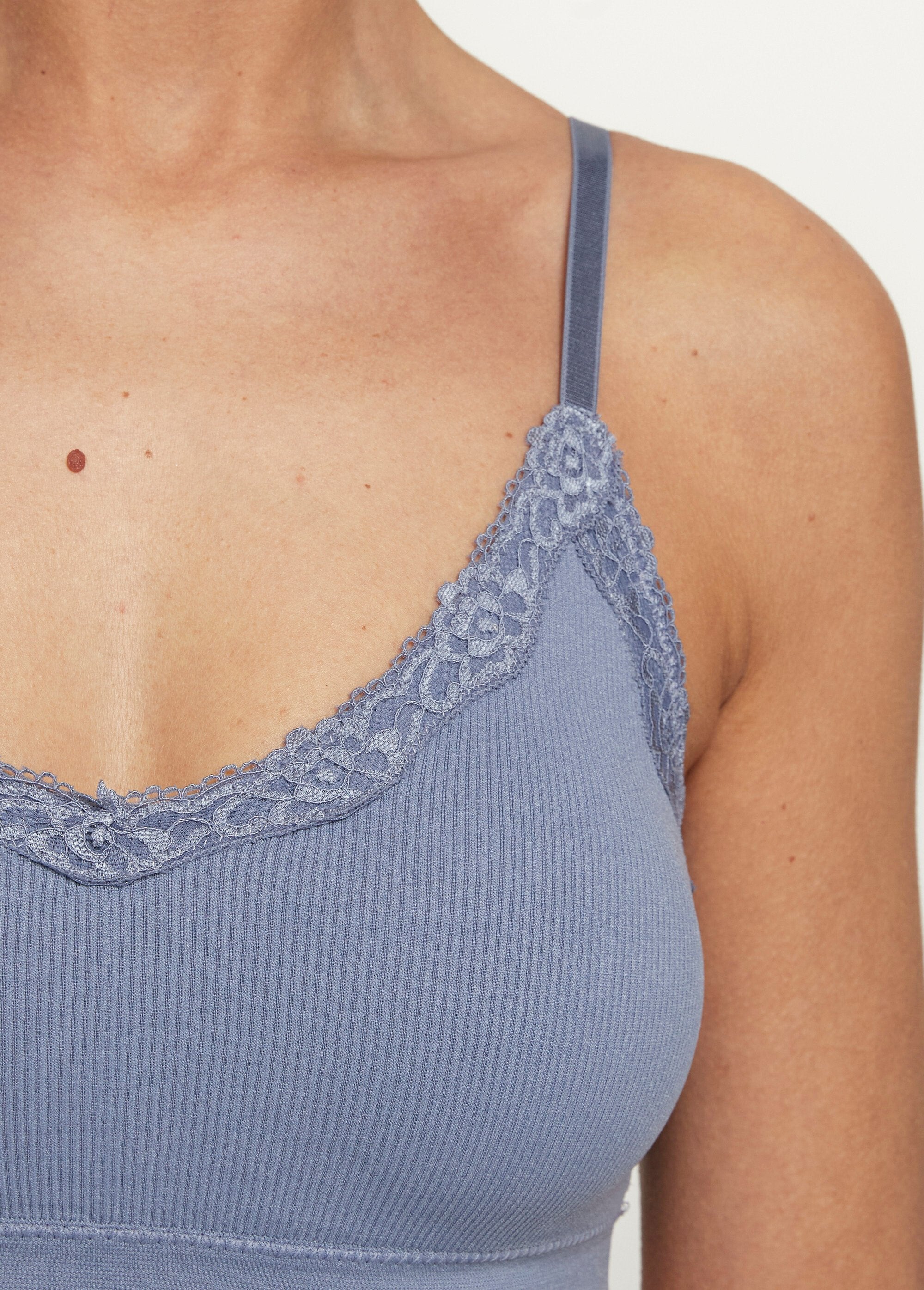Bralette_sin_costuras_con_ribete_de_encaje_Azul_DE1_slim