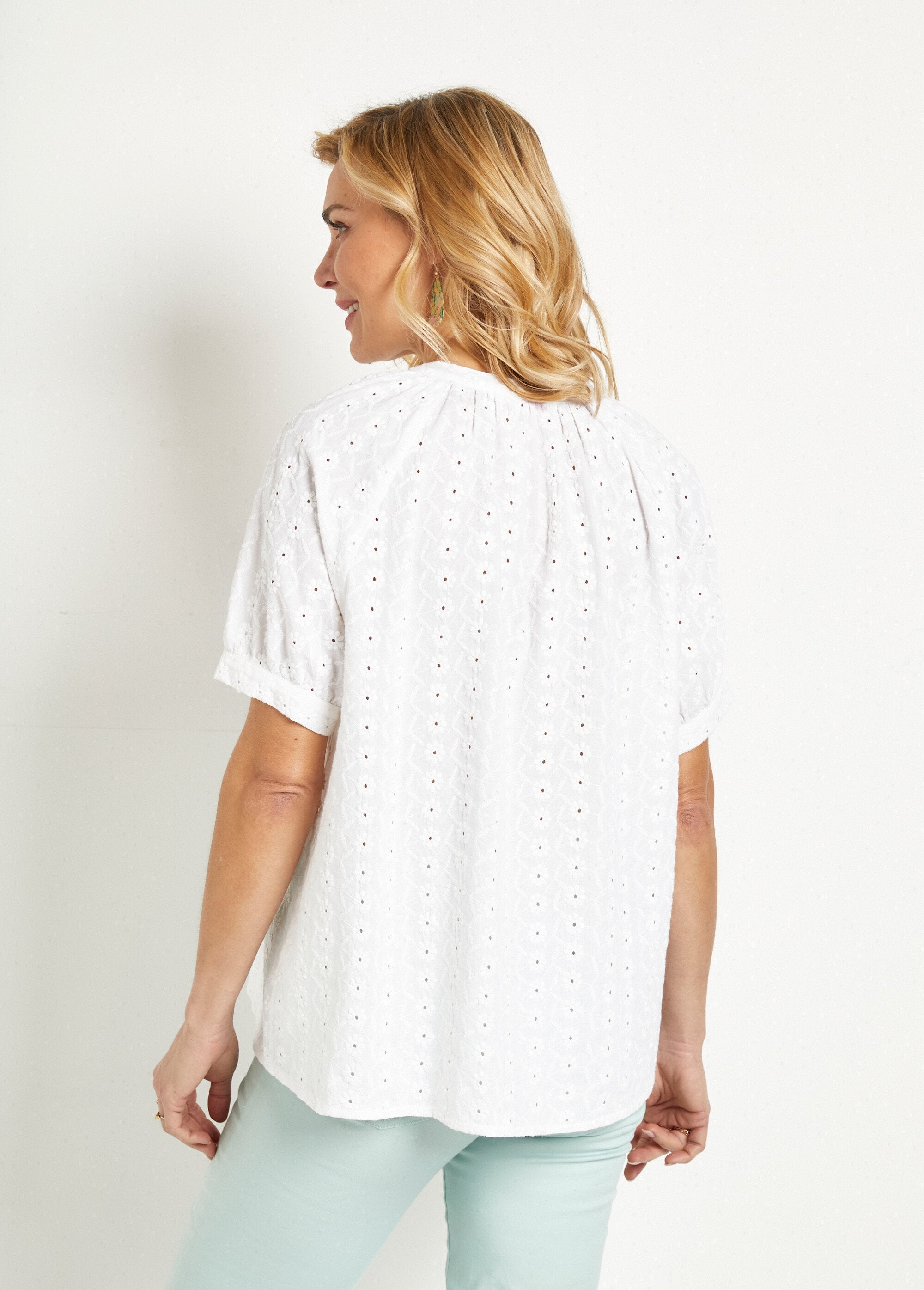 Blusa_holgada_de_algodón_bordada_sin_cuello_Blanco,_Blanca_DO1_slim