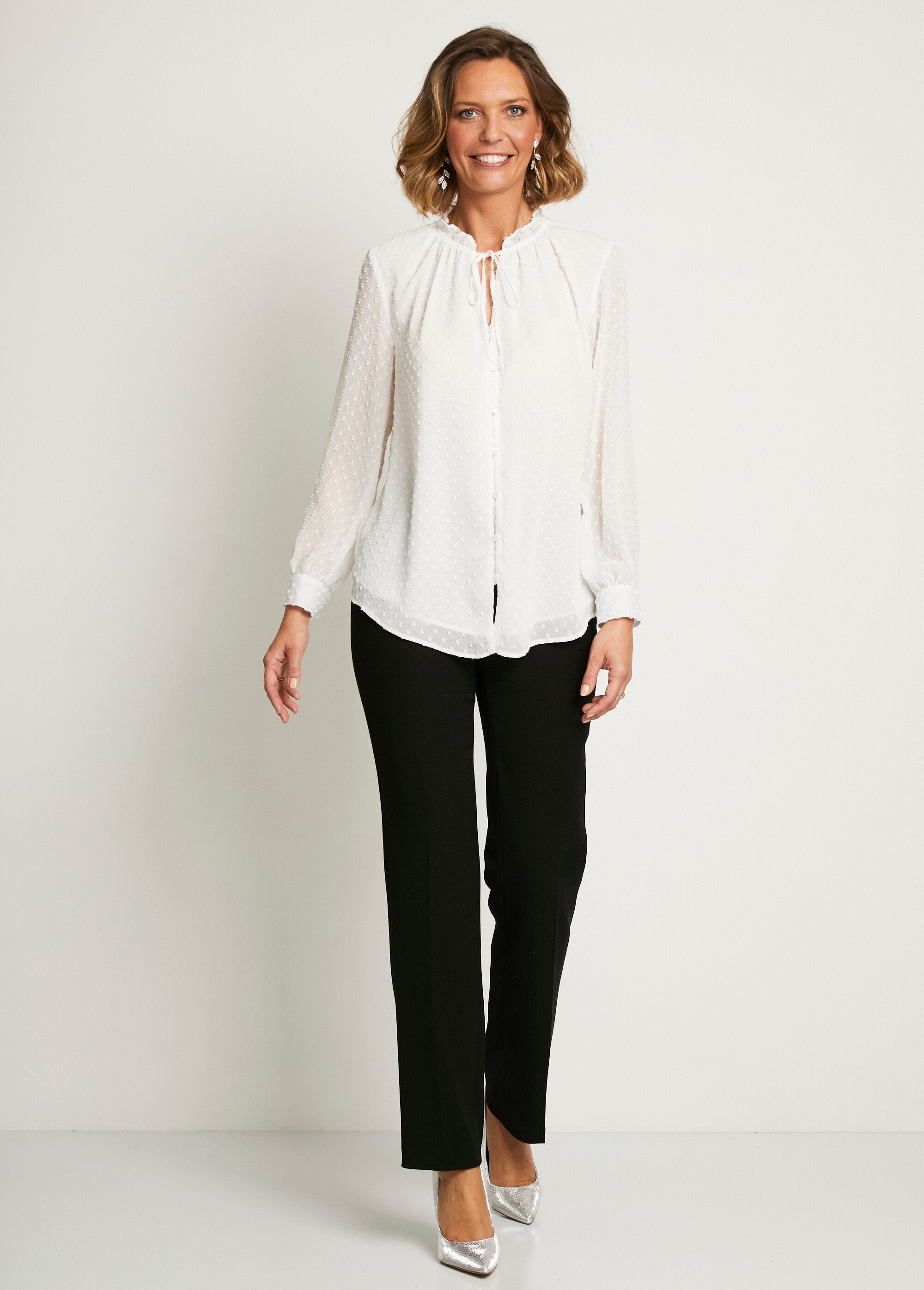 Blusa_lisa_de_voile_plumetis_abotonada_Crudo_SF1_slim