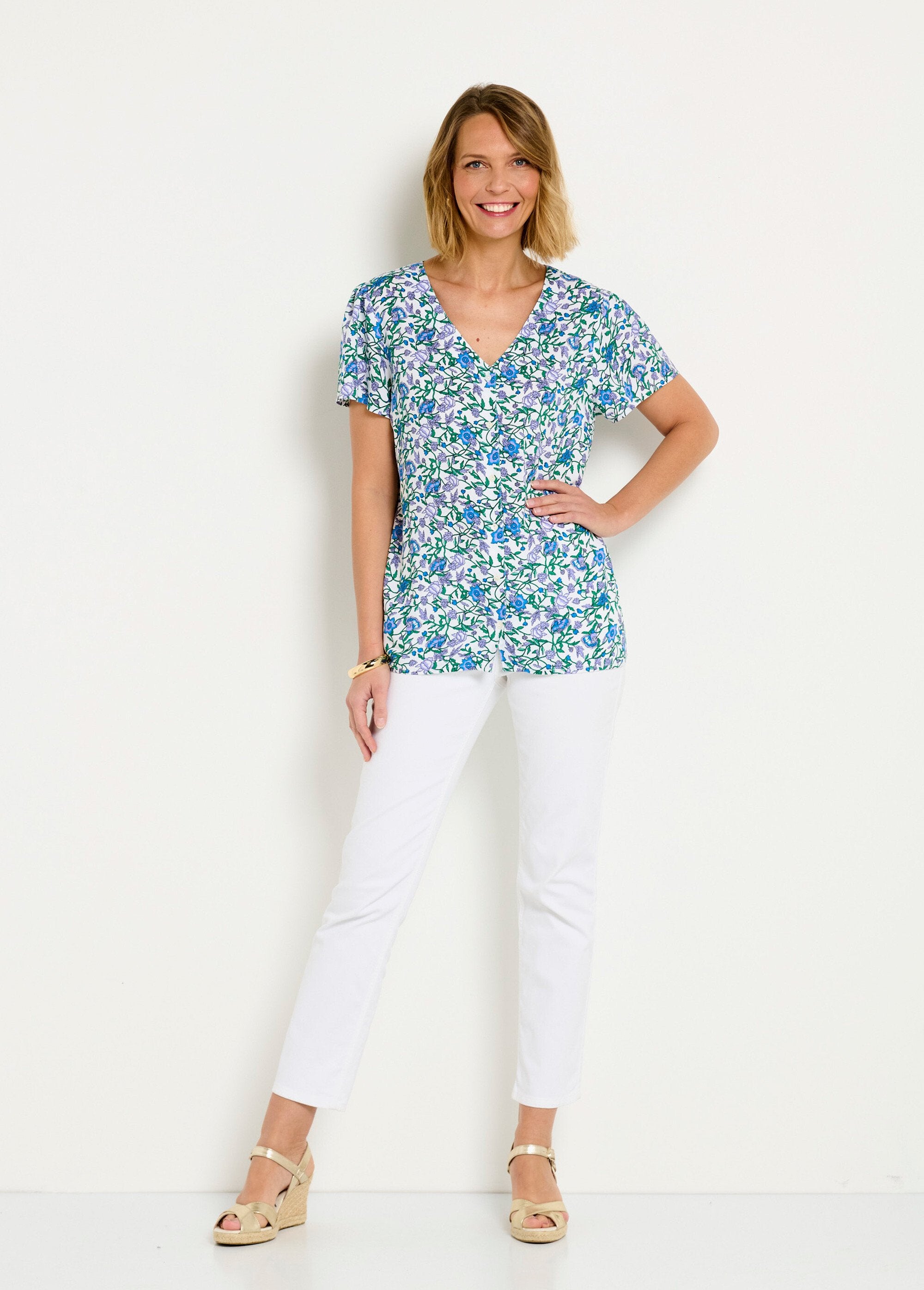Blusa_floral_de_manga_corta_con_cuello_en_V_diablillo_verde_SF1_slim