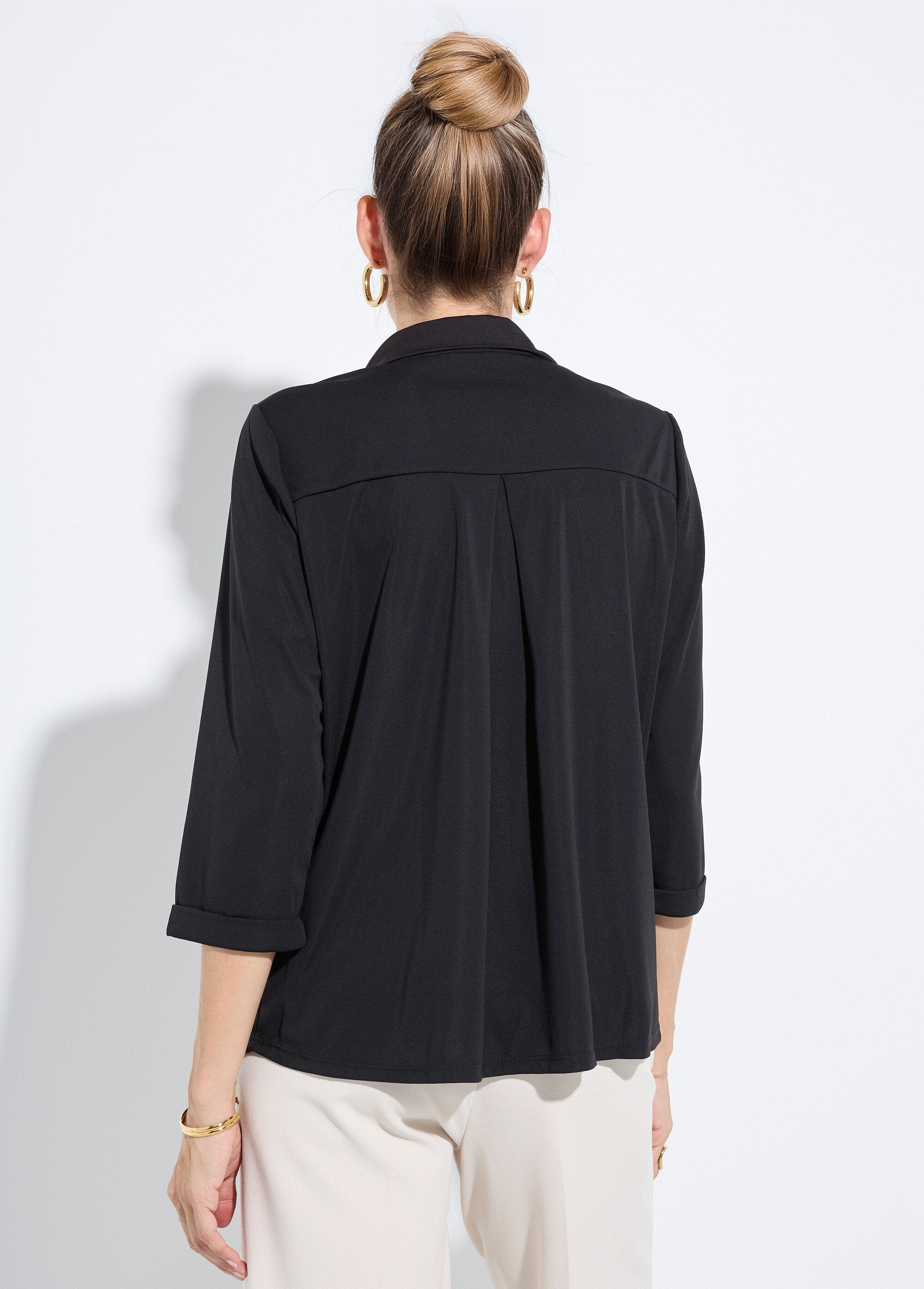 Blusa_fluida_y_sencilla_con_cuello_sastre_Negro_liso_DO1_slim