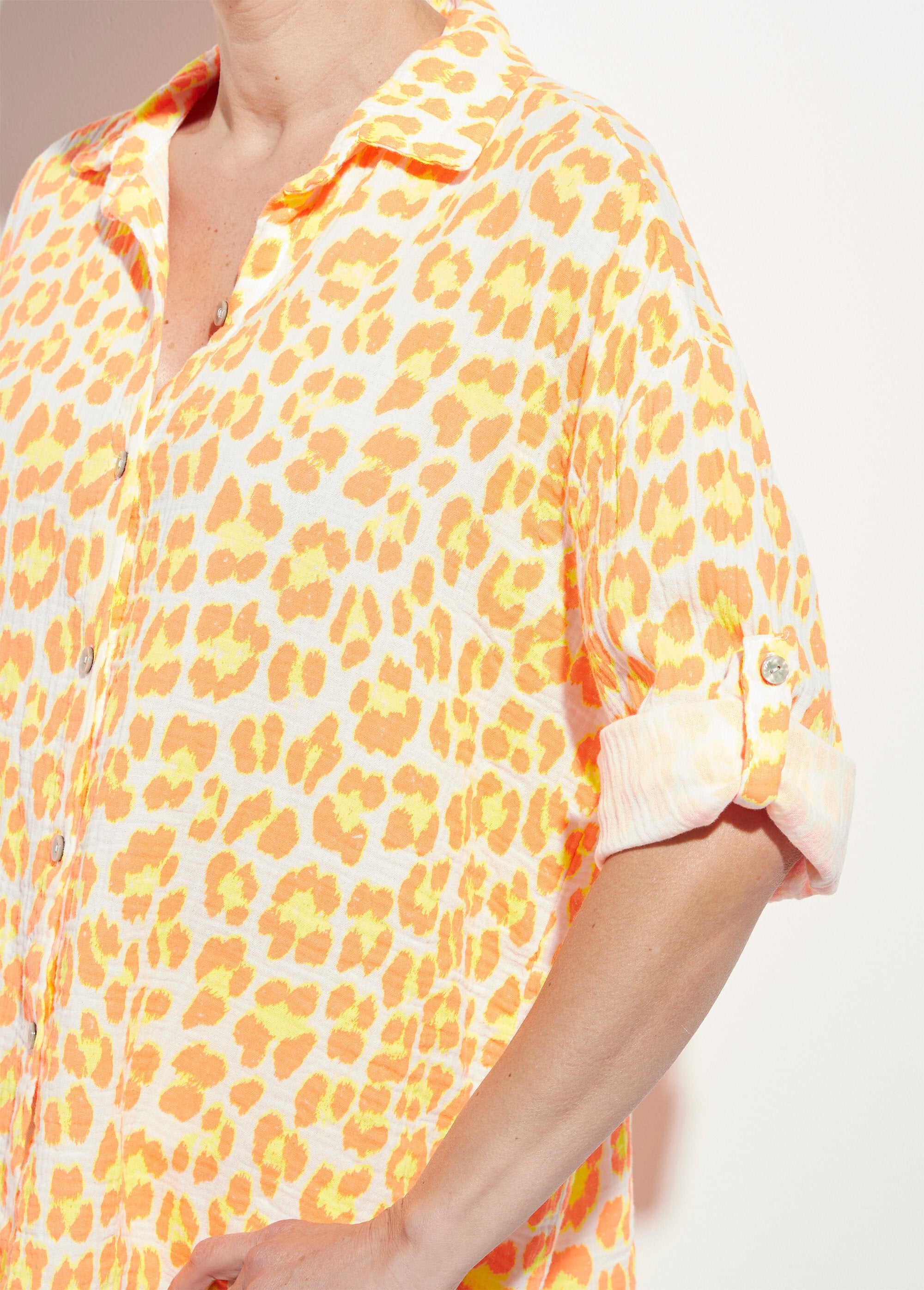 Blusa_de_gasa_de_algodón_con_estampado_de_leopardo_fluorescente_naranja_DE1_slim