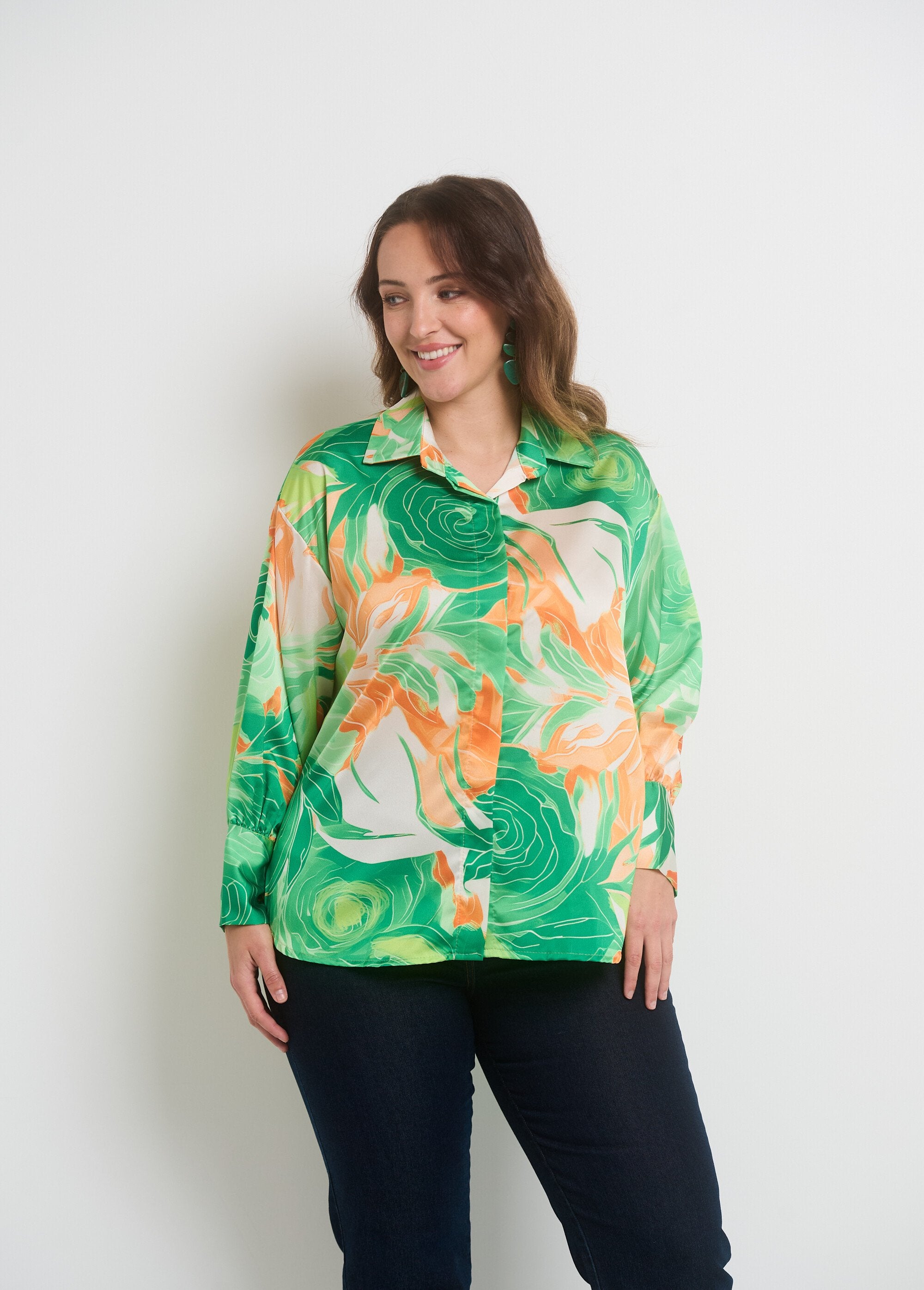 Blusa_de_satén_floral_de_manga_larga_Verde_y_naranja_FA1_curvy