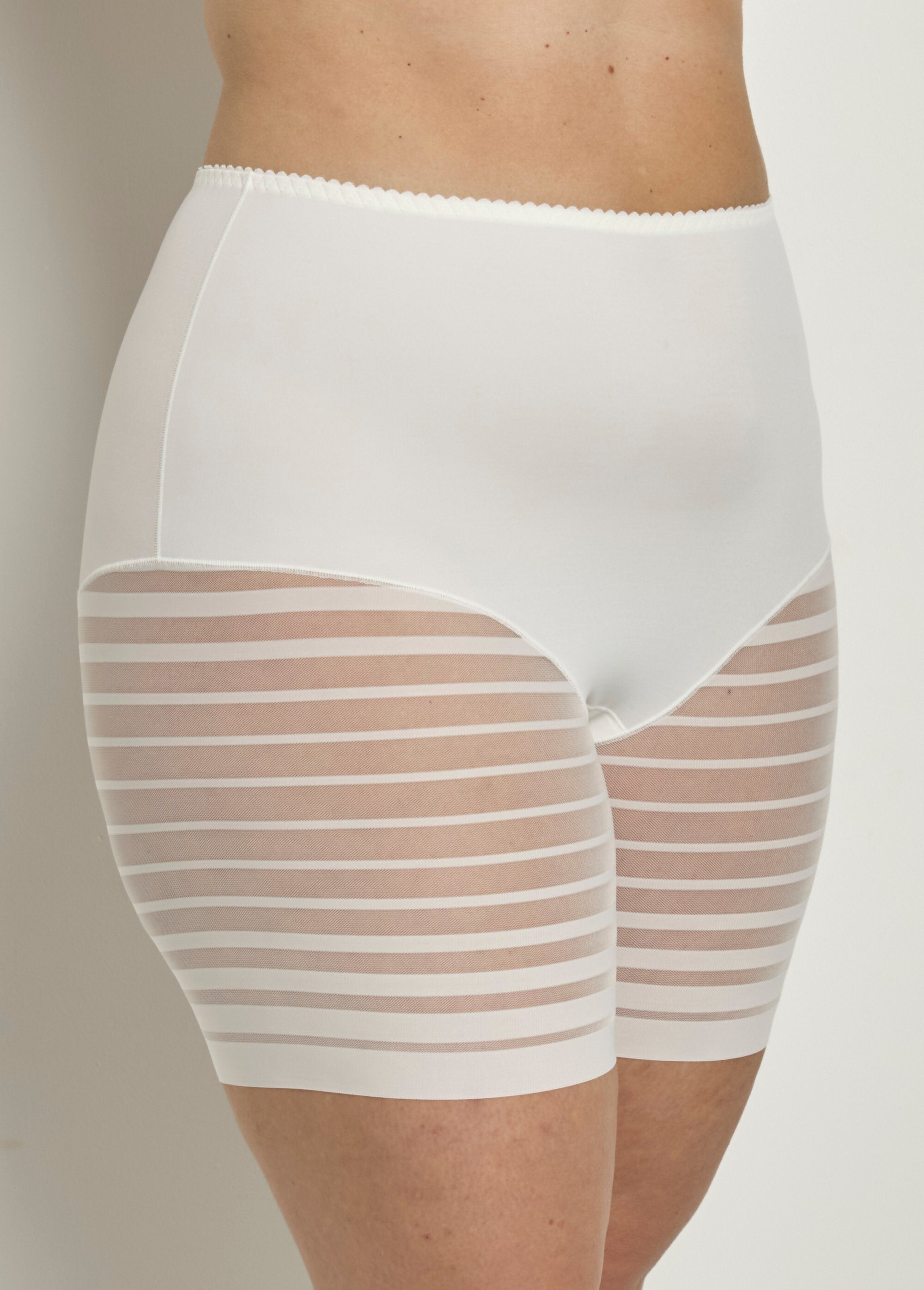 Braguita_shorty_de_talle_alto_de_tul_elástico_efecto_rayas_Marfil_FA1_curvy