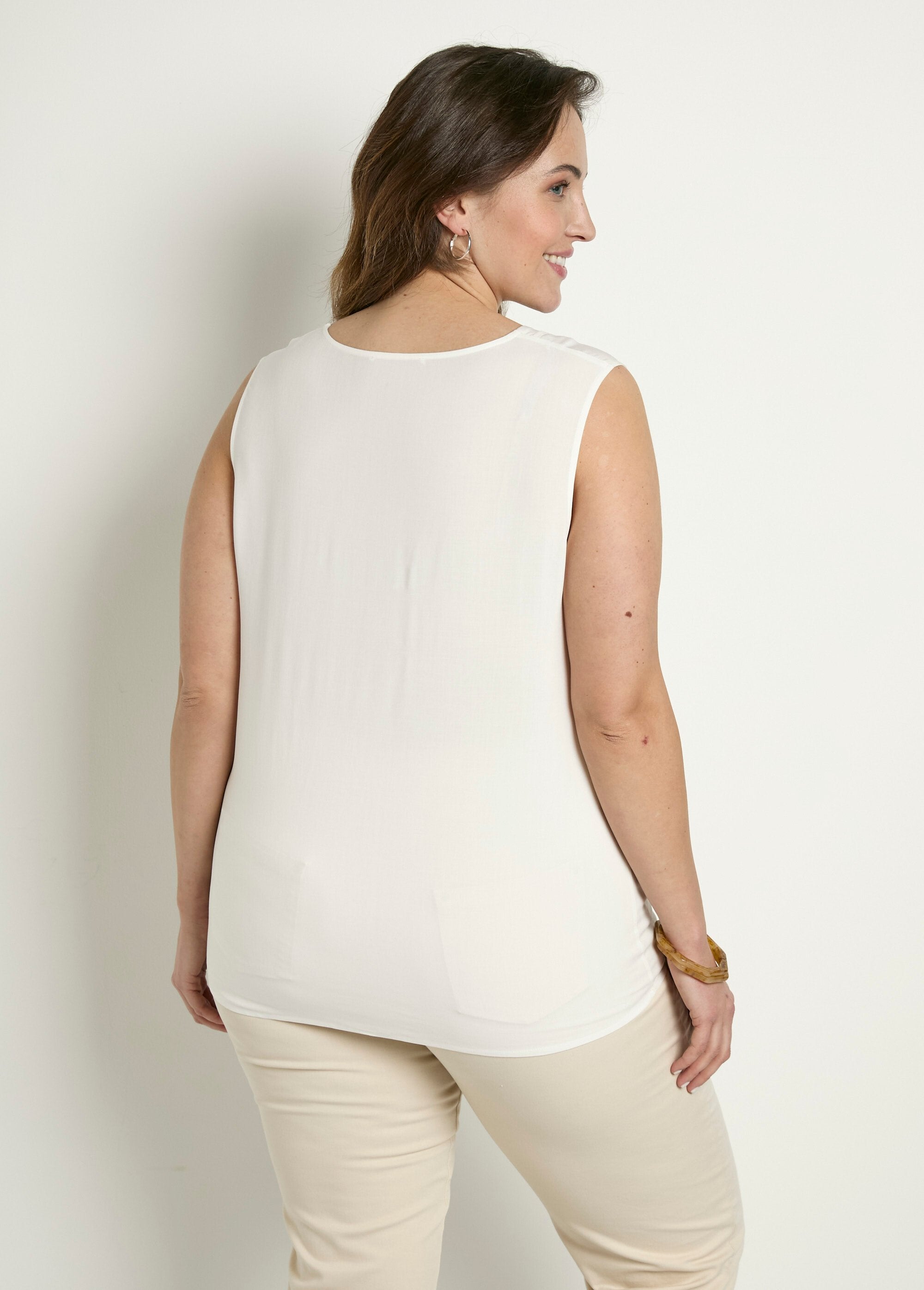 Camiseta_de_tirantes_larga_lisa_o_estampada_con_cuello_redondo_Crudo_DO1_curvy