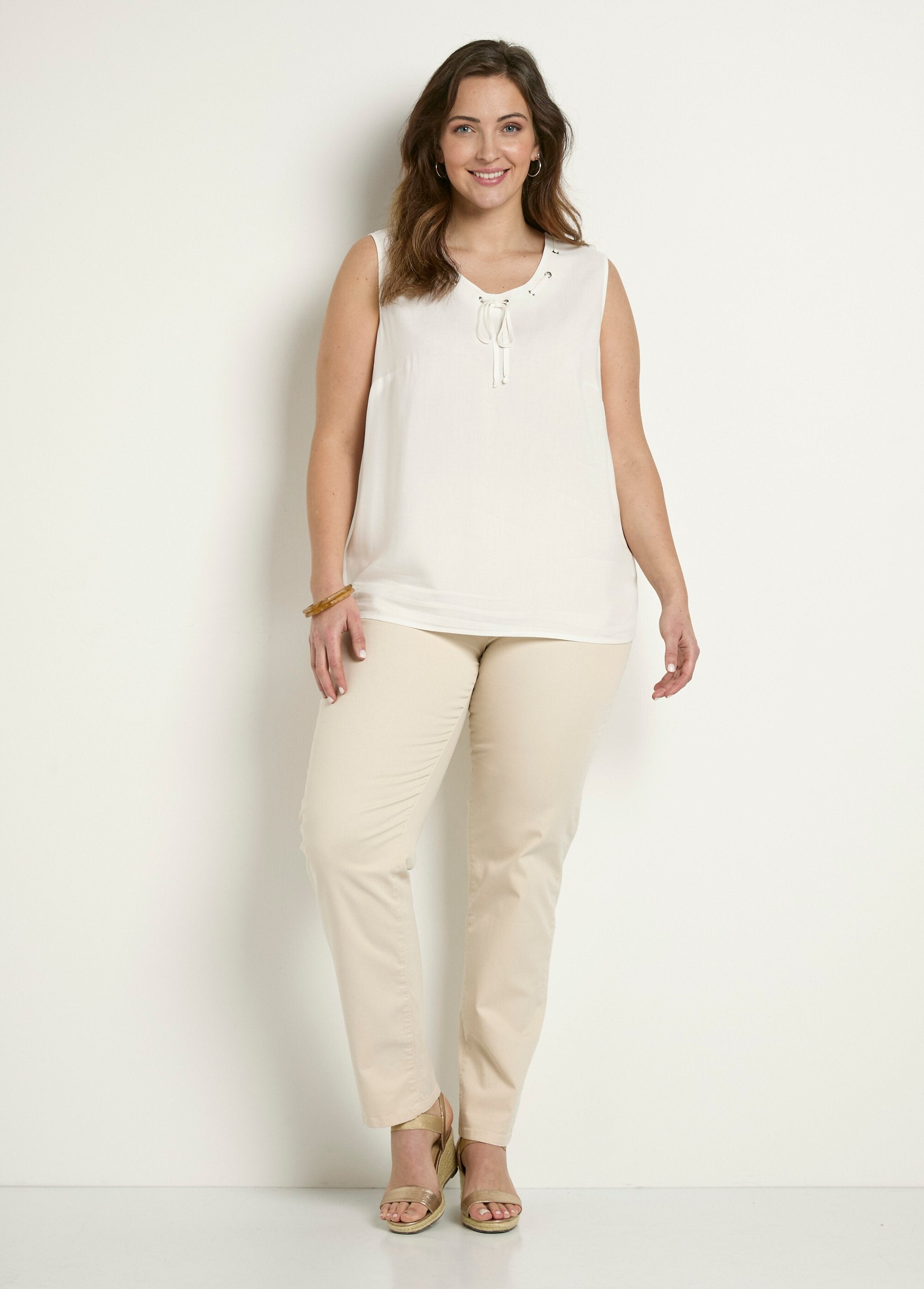 Camiseta_de_tirantes_larga_lisa_o_estampada_con_cuello_redondo_Crudo_SF1_curvy