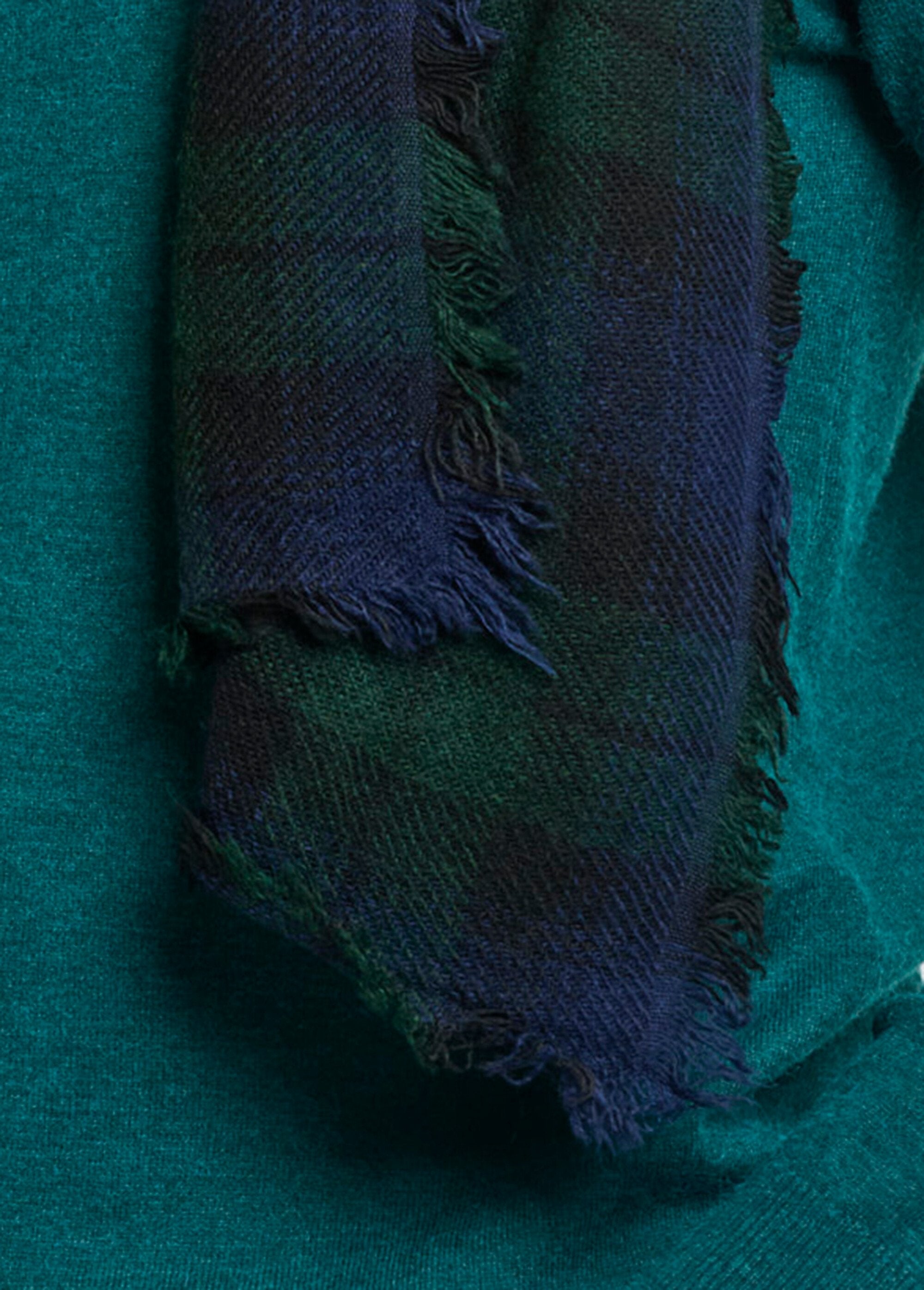 Bufanda_cálida_a_cuadros_para_hombre_con_lana_azul_marino_y_verde_DE1_slim