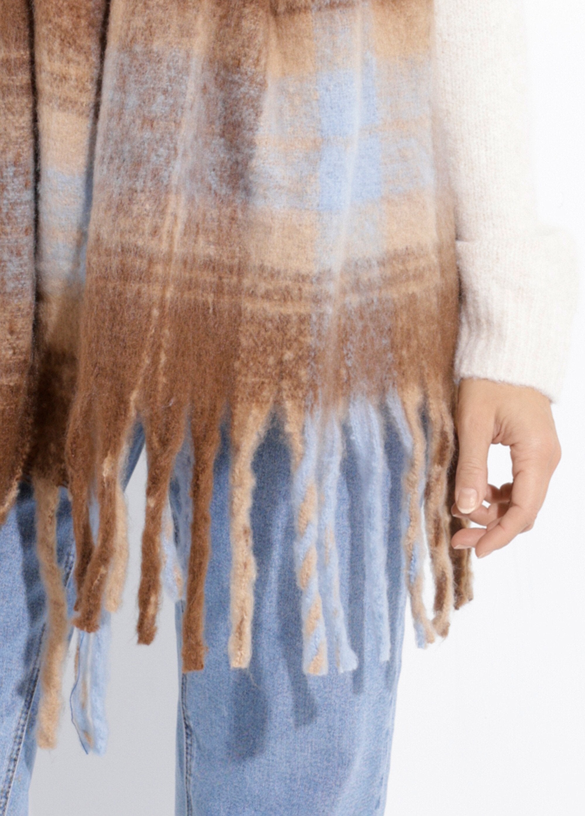 Bufanda_larga_a_cuadros_con_flecos_cuadros_azul_celeste_DE1_slim