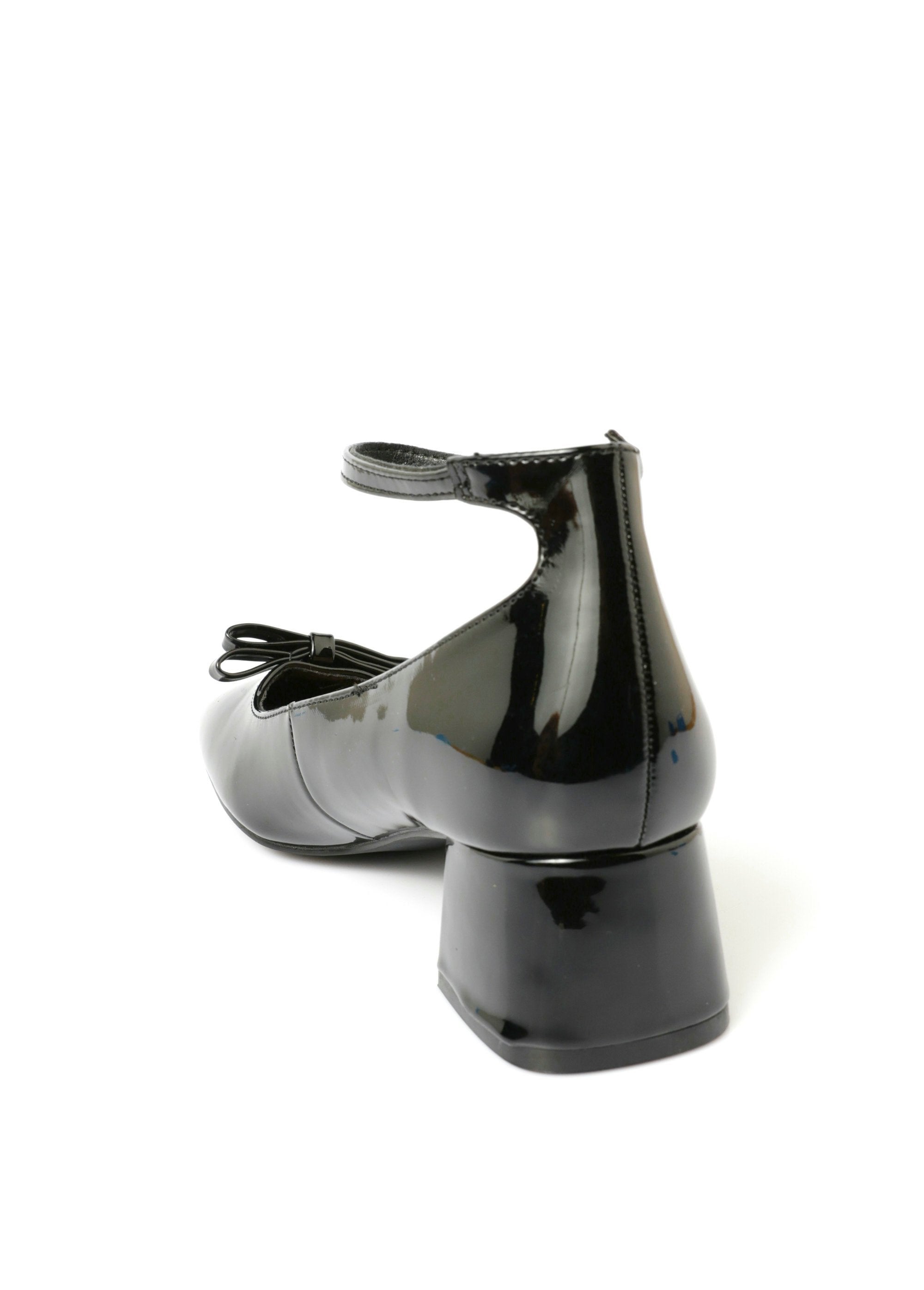 Zapatos_de_salón_de_charol_con_tira_en_el_tobillo_Negro_DO1_slim