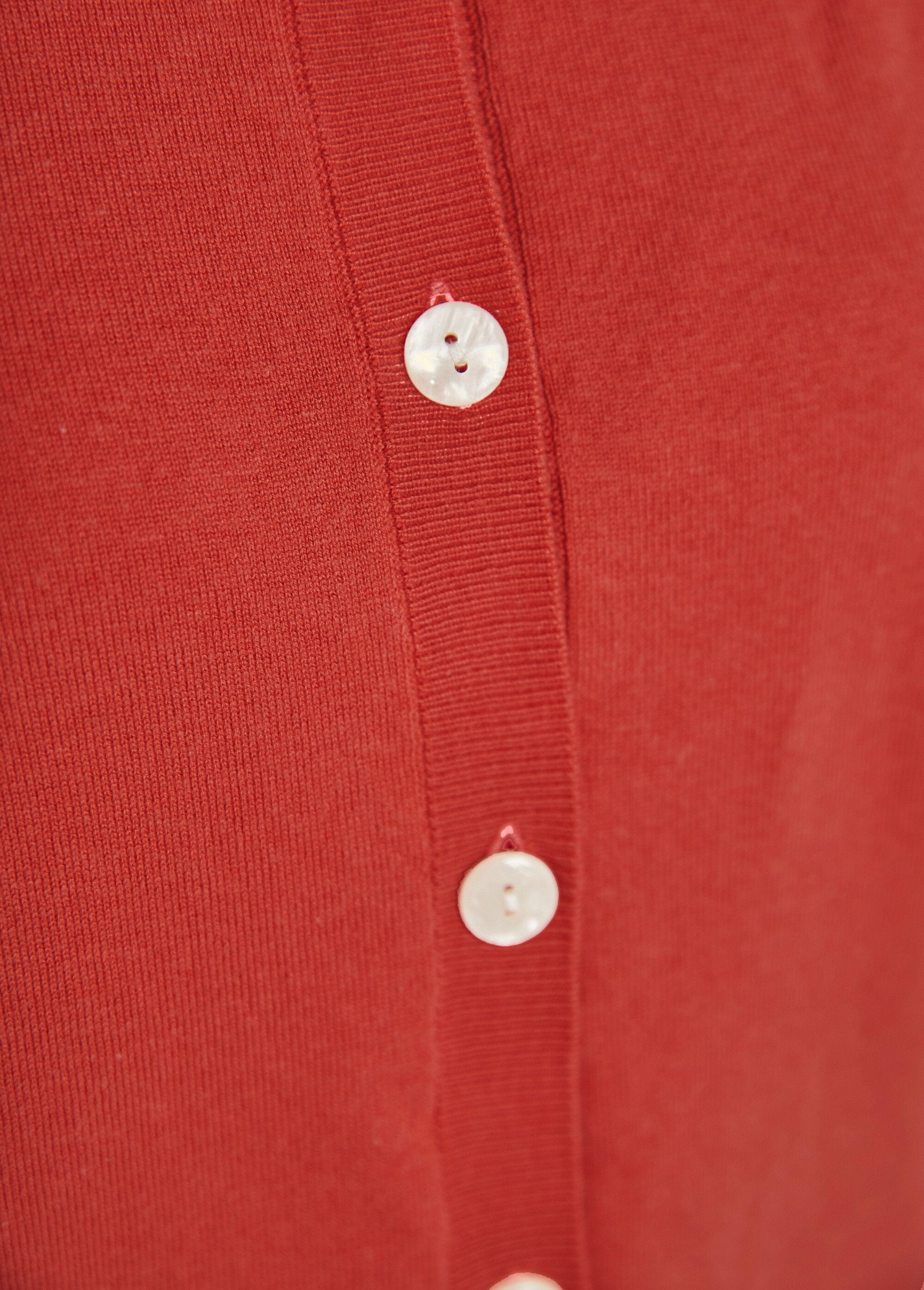 Cárdigan_suave_con_cuello_redondo_y_botones_Amapola_DE3_slim