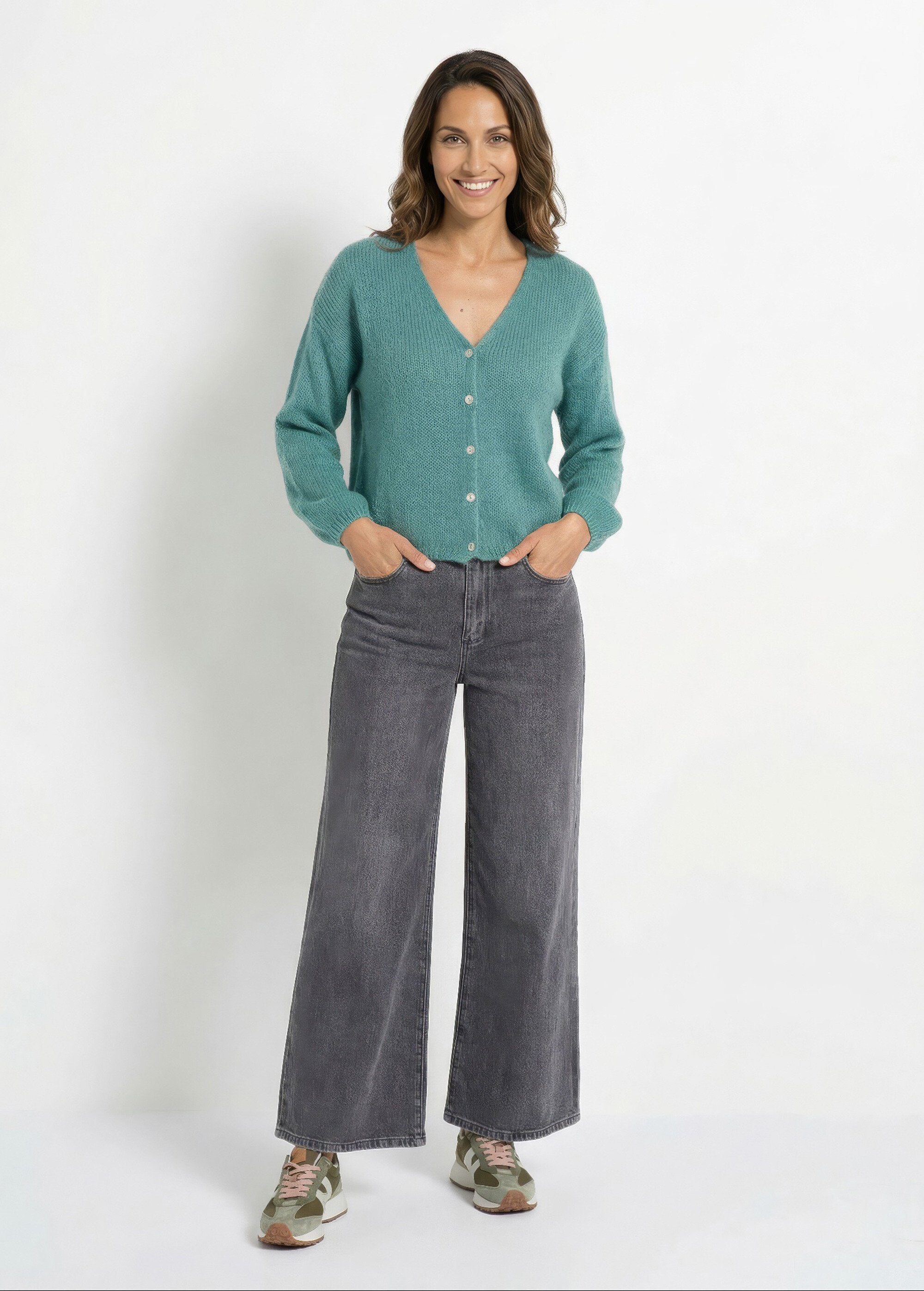 Cálido_cárdigan_de_punto_de_mohair_con_cuello_en_V_verde_almendra_SF1_slim