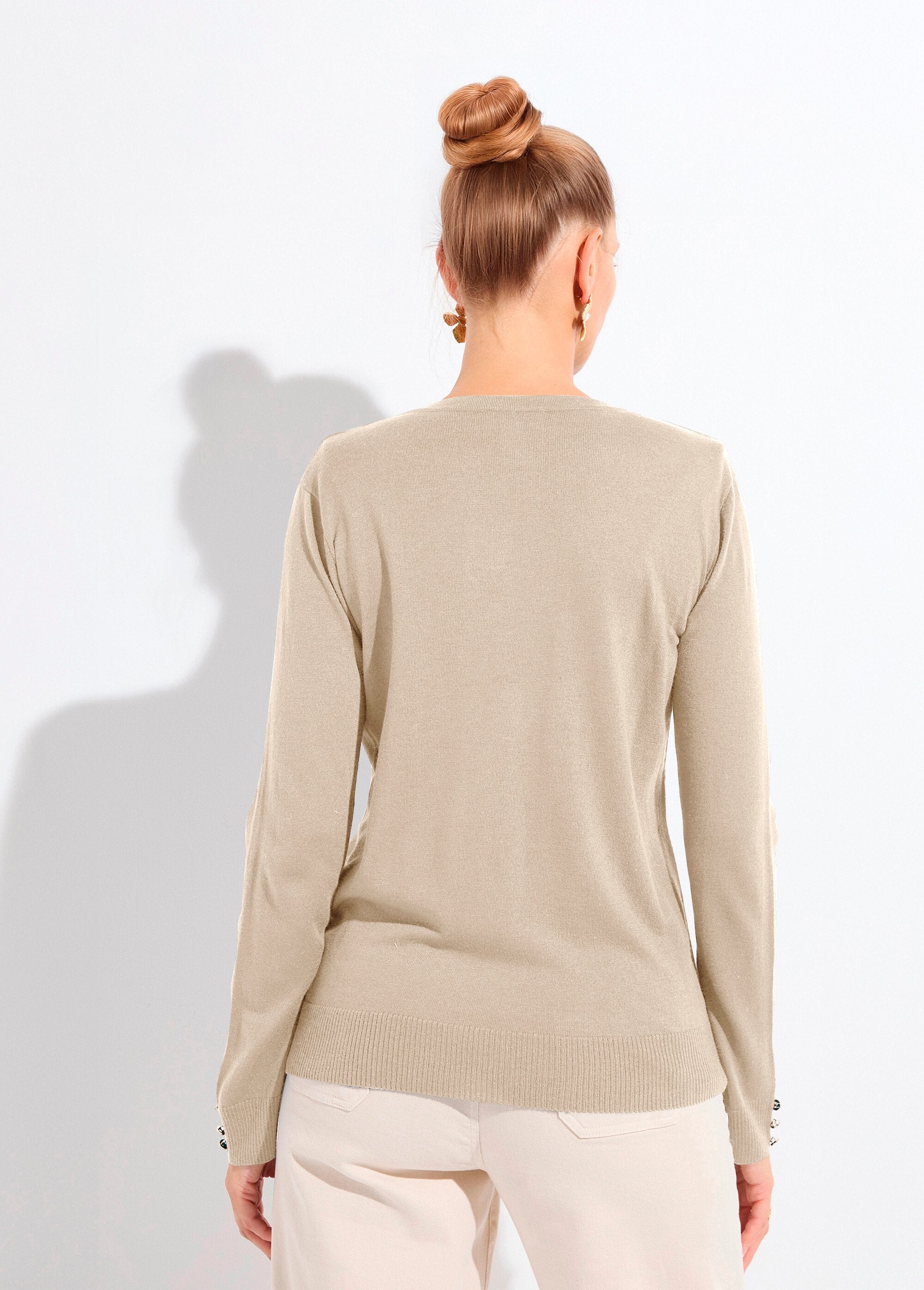 Cárdigan_fino_de_cuello_redondo_abotonado_en_jersey_liso_con_lana_merino_Cadena_DO1_slim