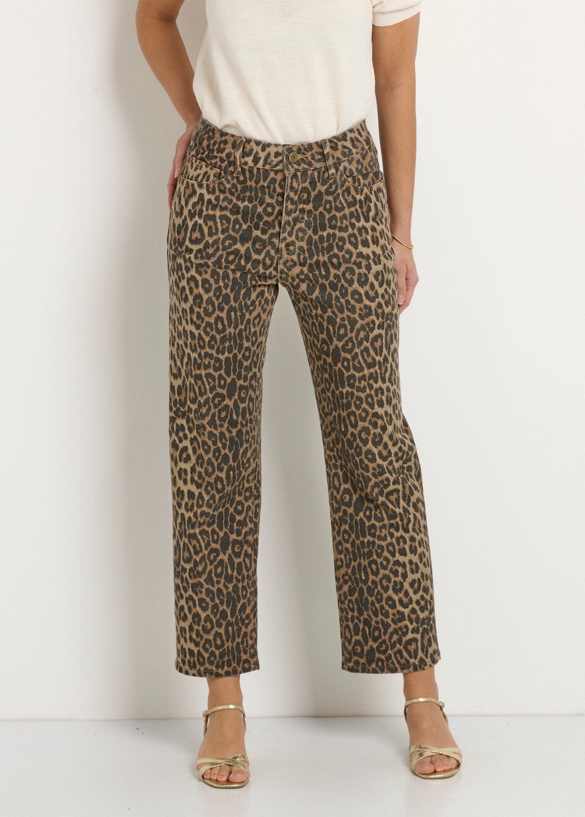 Vaqueros_rectos_con_estampado_de_leopardo_y_cinco_bolsillos_Leopardo_FA1_slim