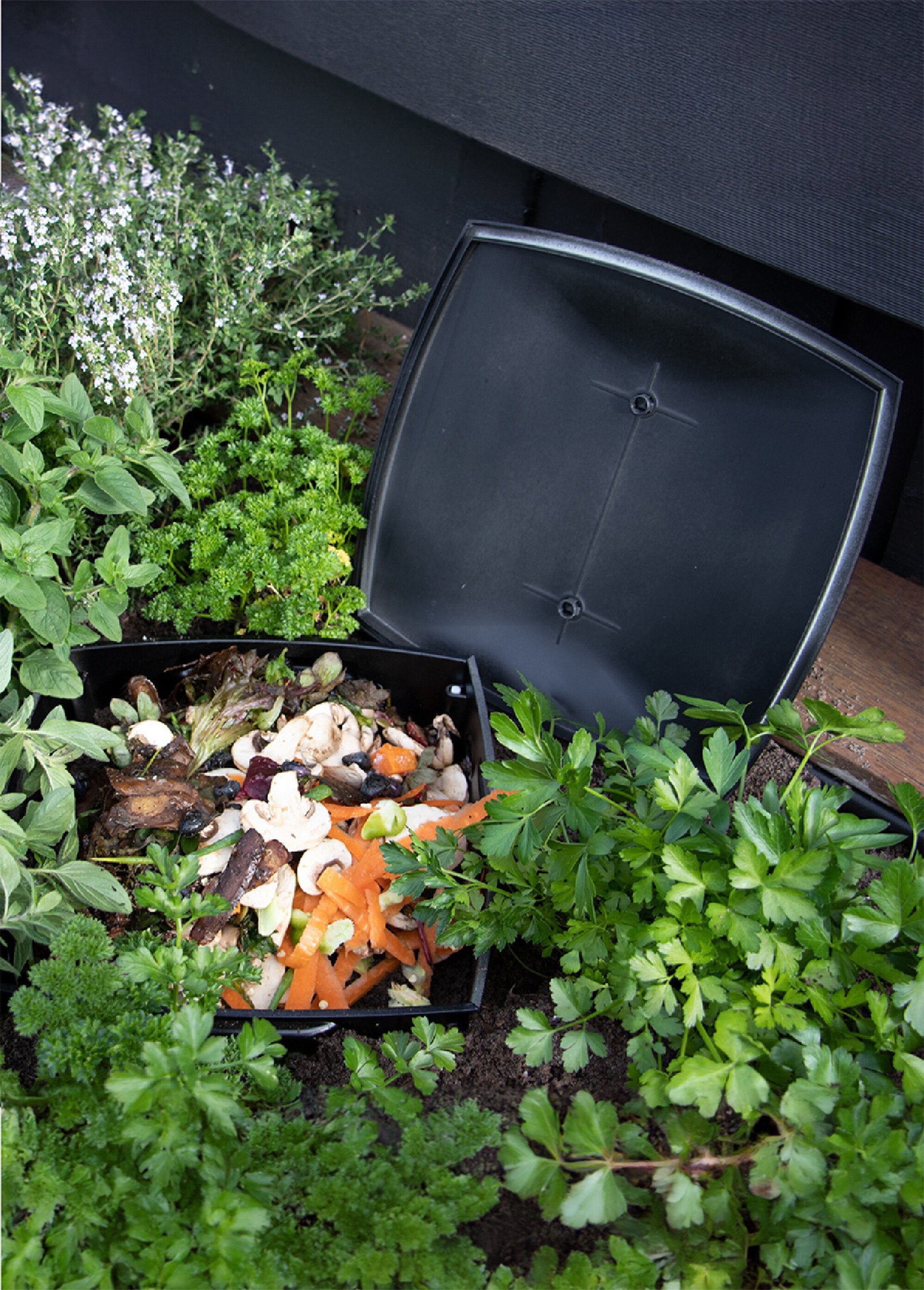 Compostador_de_lombrices_compacto_de_17_litros_Negro_DE1_slim