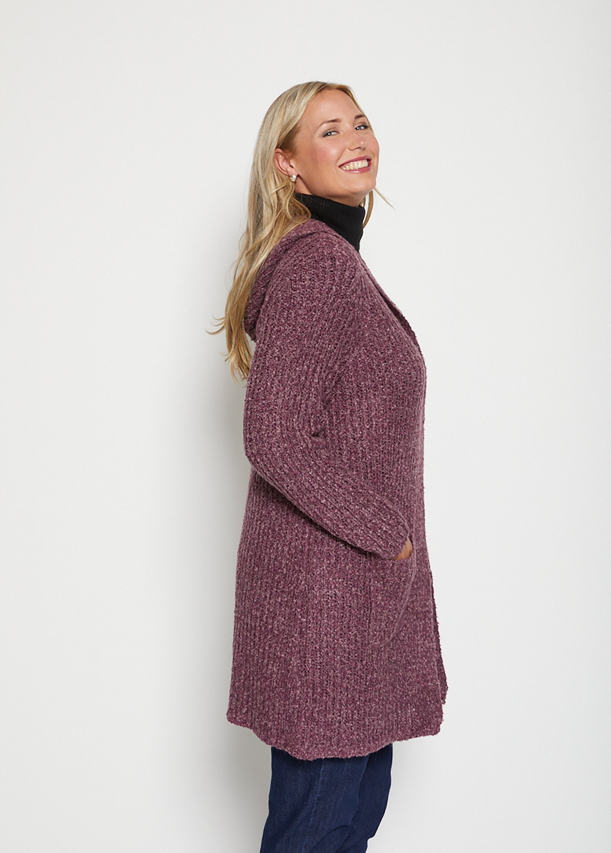 Chaleco_largo_con_capucha_Ciruela_DR1_curvy