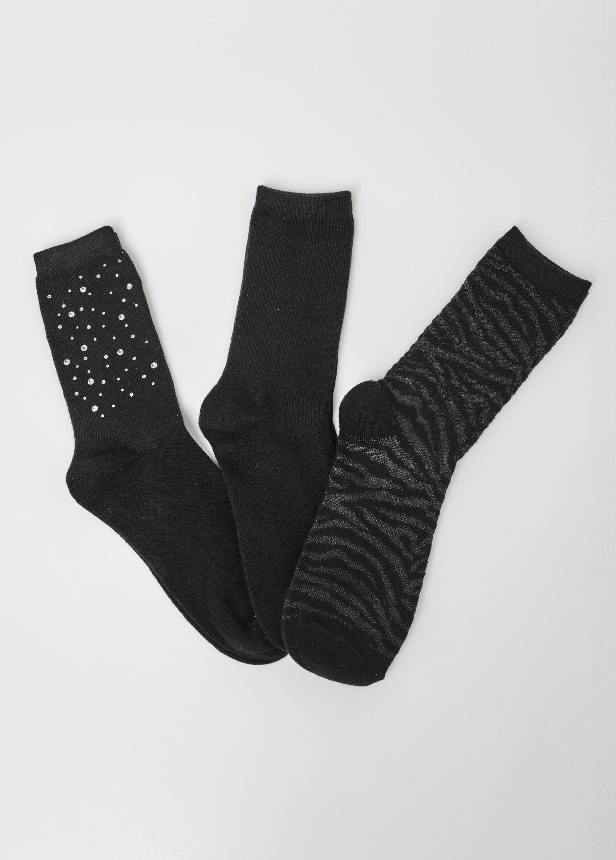 Conjunto_de_3_calcetines_con_estampados_de_pedrería_Negro_y_cebra_FA1_slim