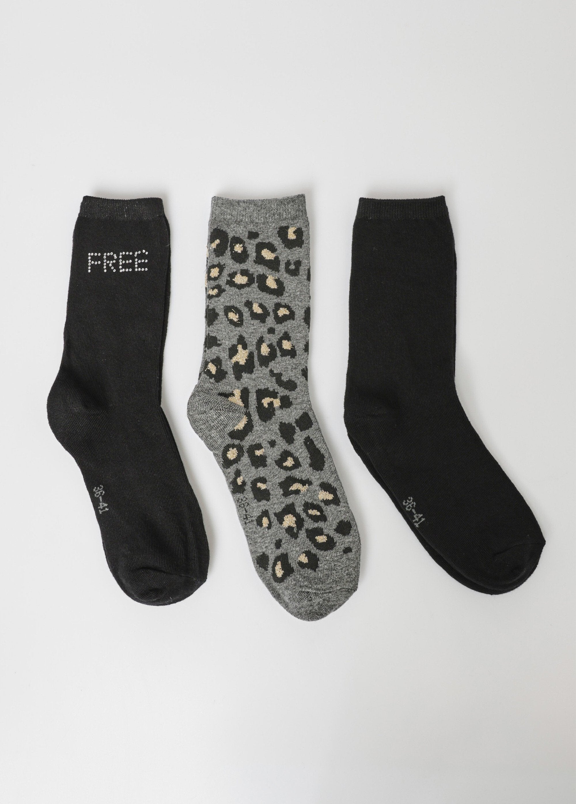 Juego_de_3_calcetines_de_fantasía_con_pedrería._Gris_y_leopardo_DE1_slim