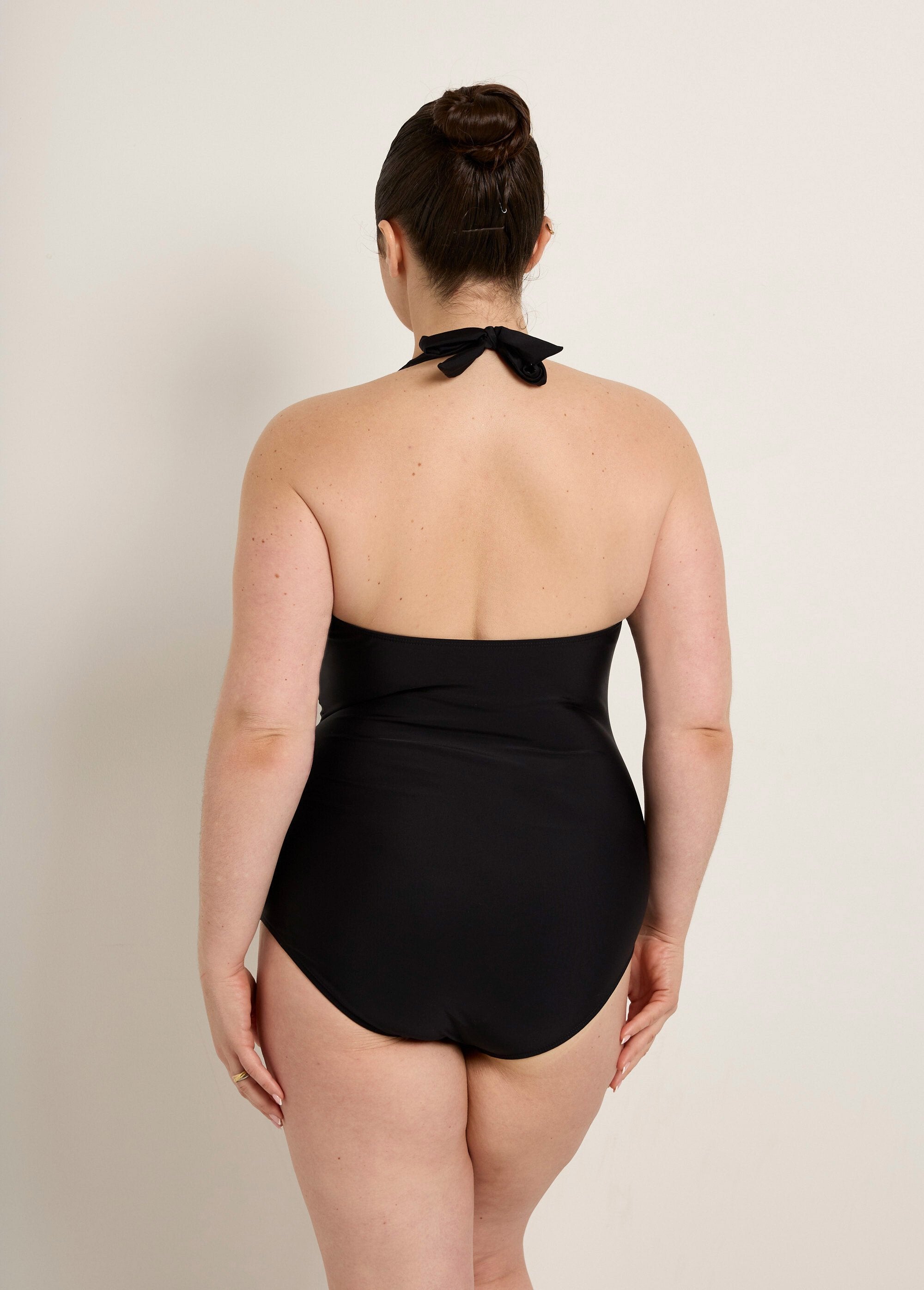 Traje_de_baño_de_una_pieza_drapeado_y_sin_espalda_Negro_DO1_curvy