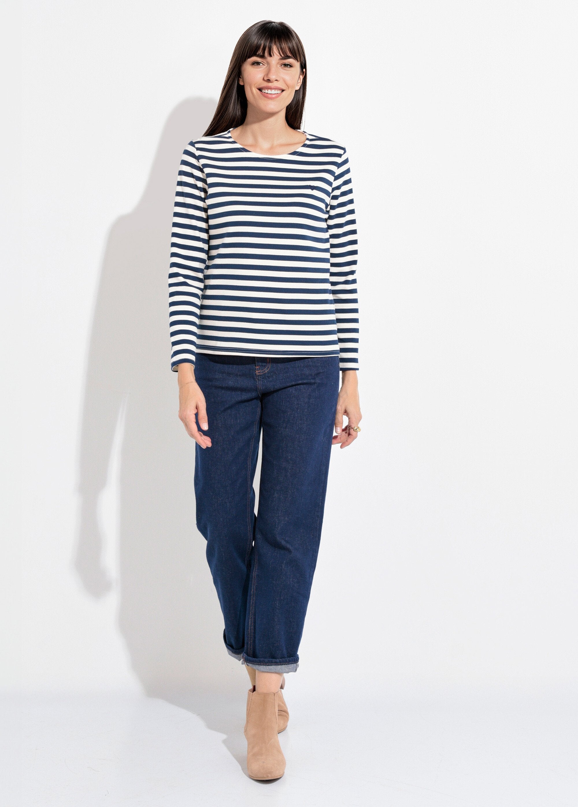 Camisa_marinera_con_cuello_redondo_abierto_y_bordado_de_corazón_Marina_SF1_slim