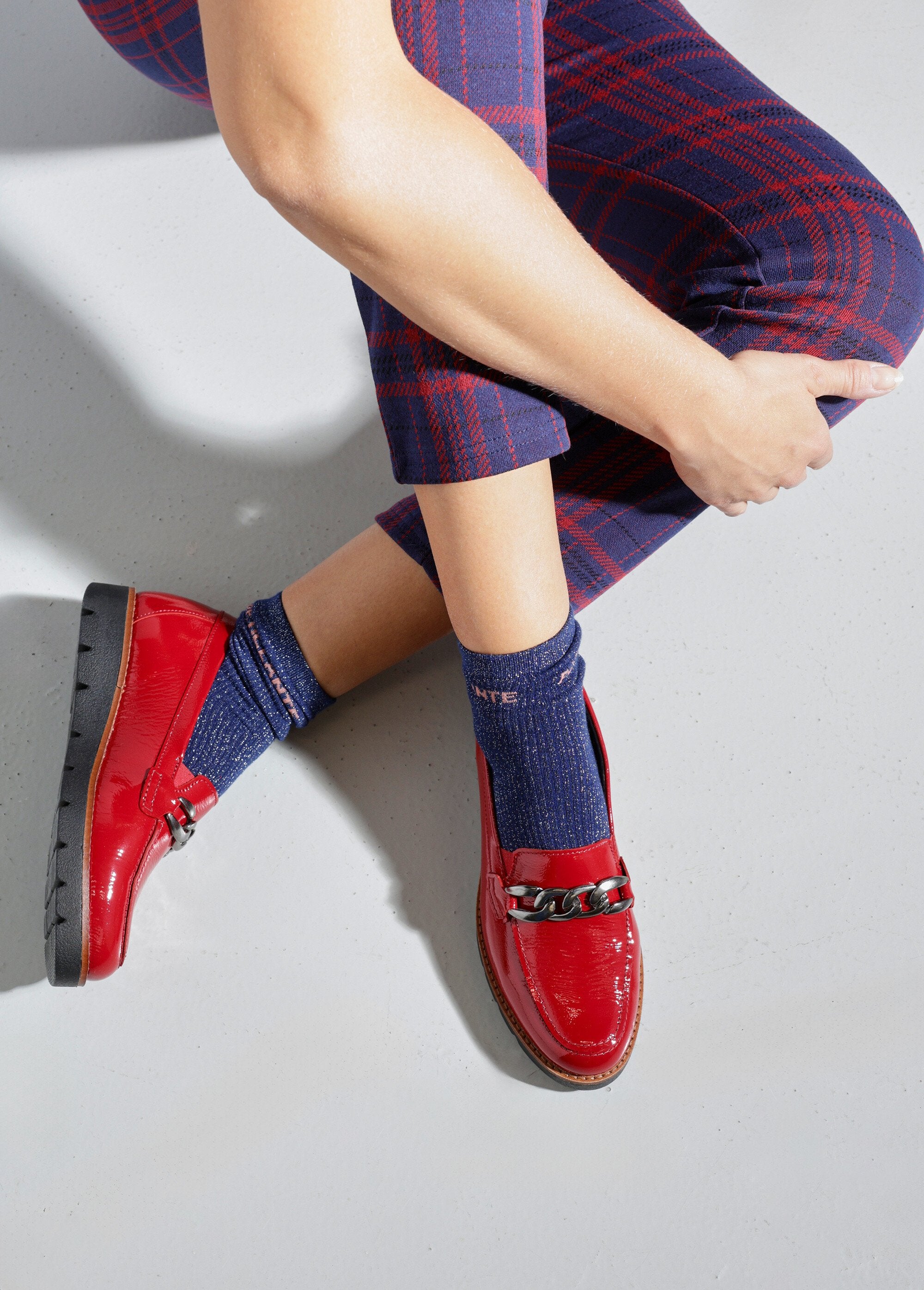 Mocasines_cadena_eslabones_piel_ancho_ancho_barniz_rojo_SF1_slim