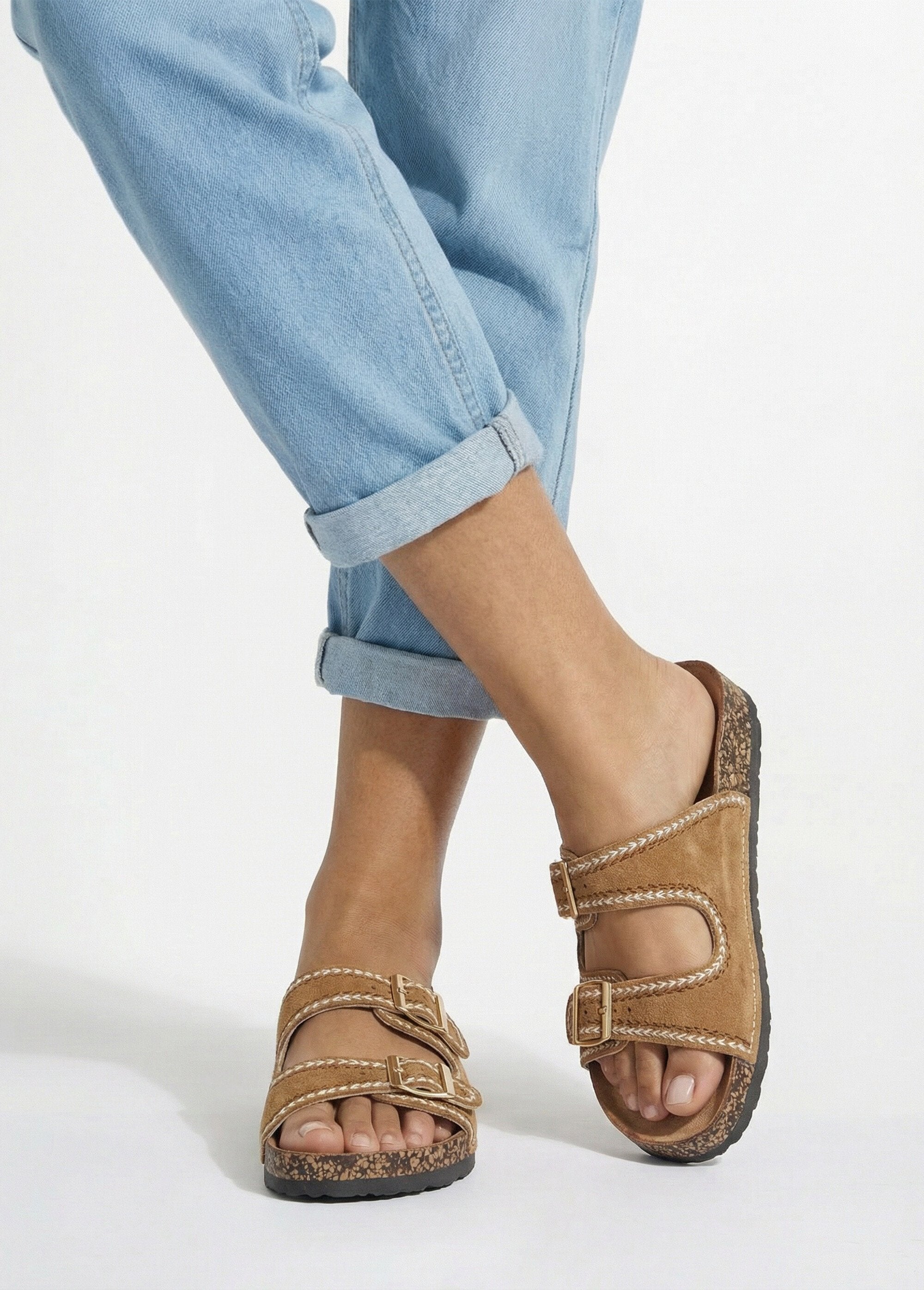 Mulas_folk_con_hebillas,_suela_tipo_corcho_camello_SF1_slim