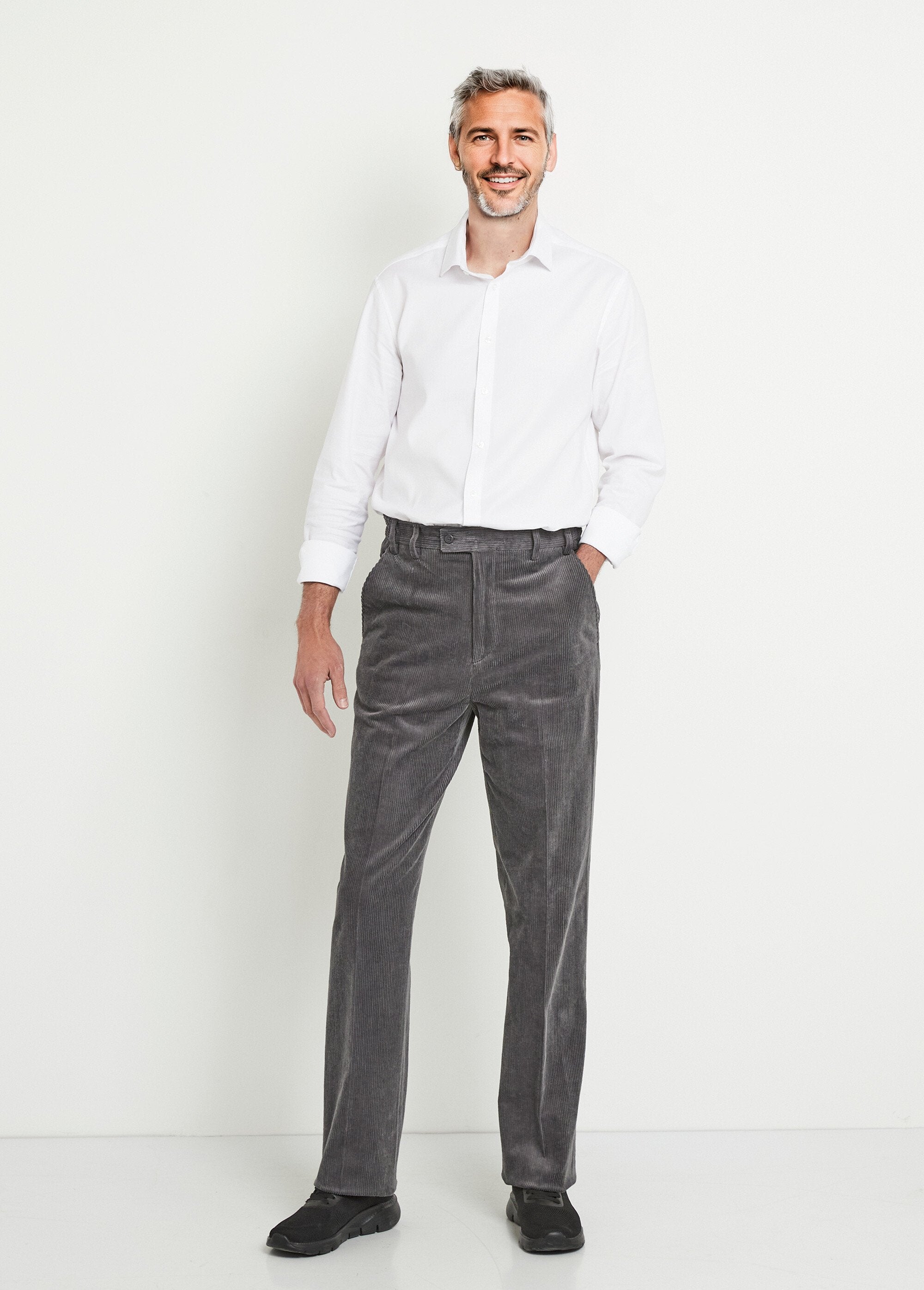 Pantalón_recto_con_cinturón_elástico_cómodo._Terciopelo_gris_SF1_slim