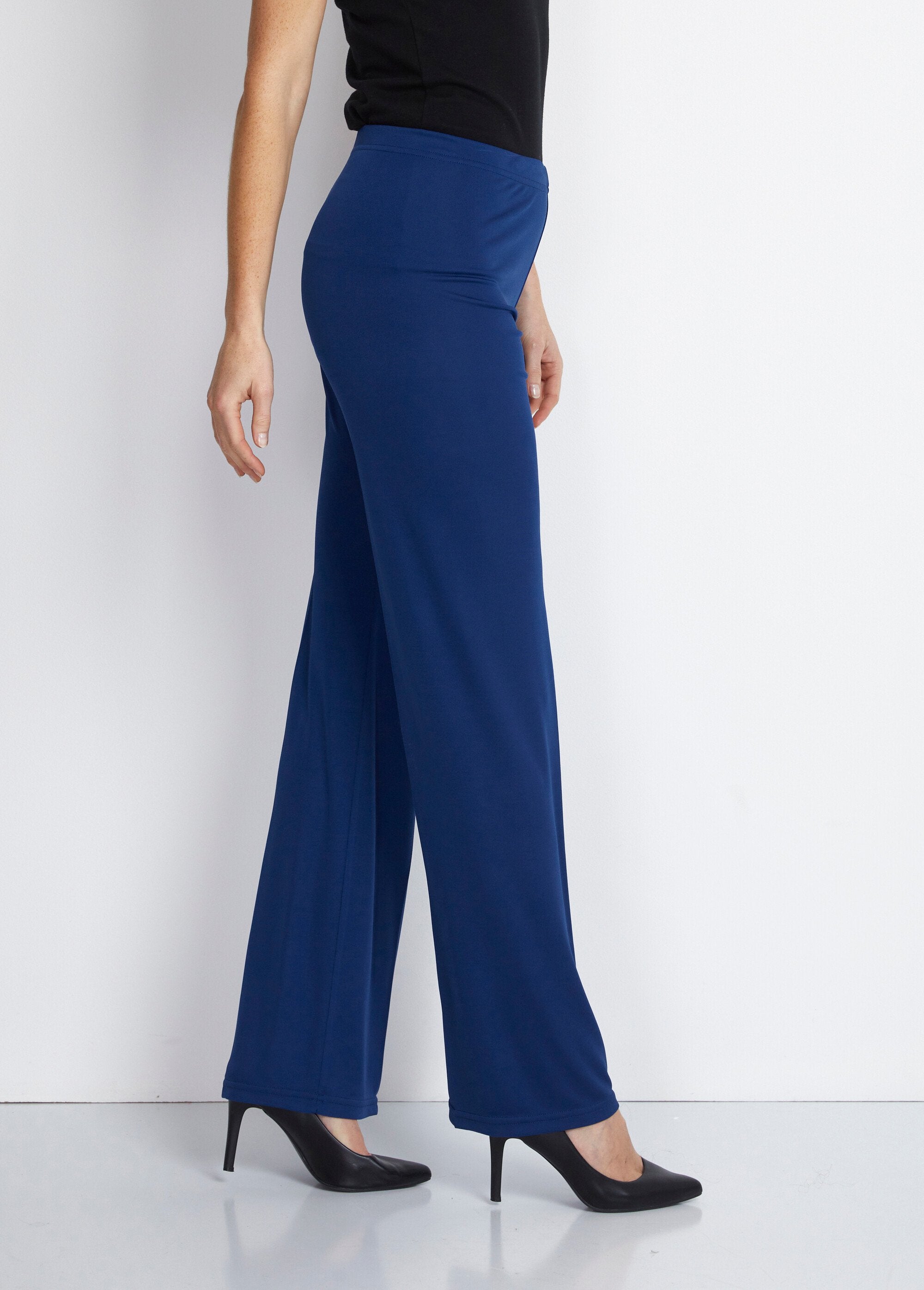 Pantalón_fluido_acampanado_con_cintura_elástica_Marina_DR1_slim