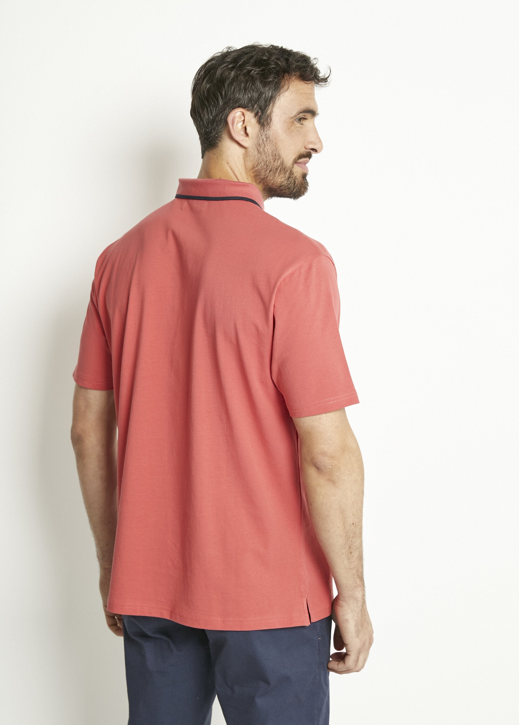 Polo_de_punto_liso_con_cuello_de_algodón_bicolor_Coral_DO1_slim