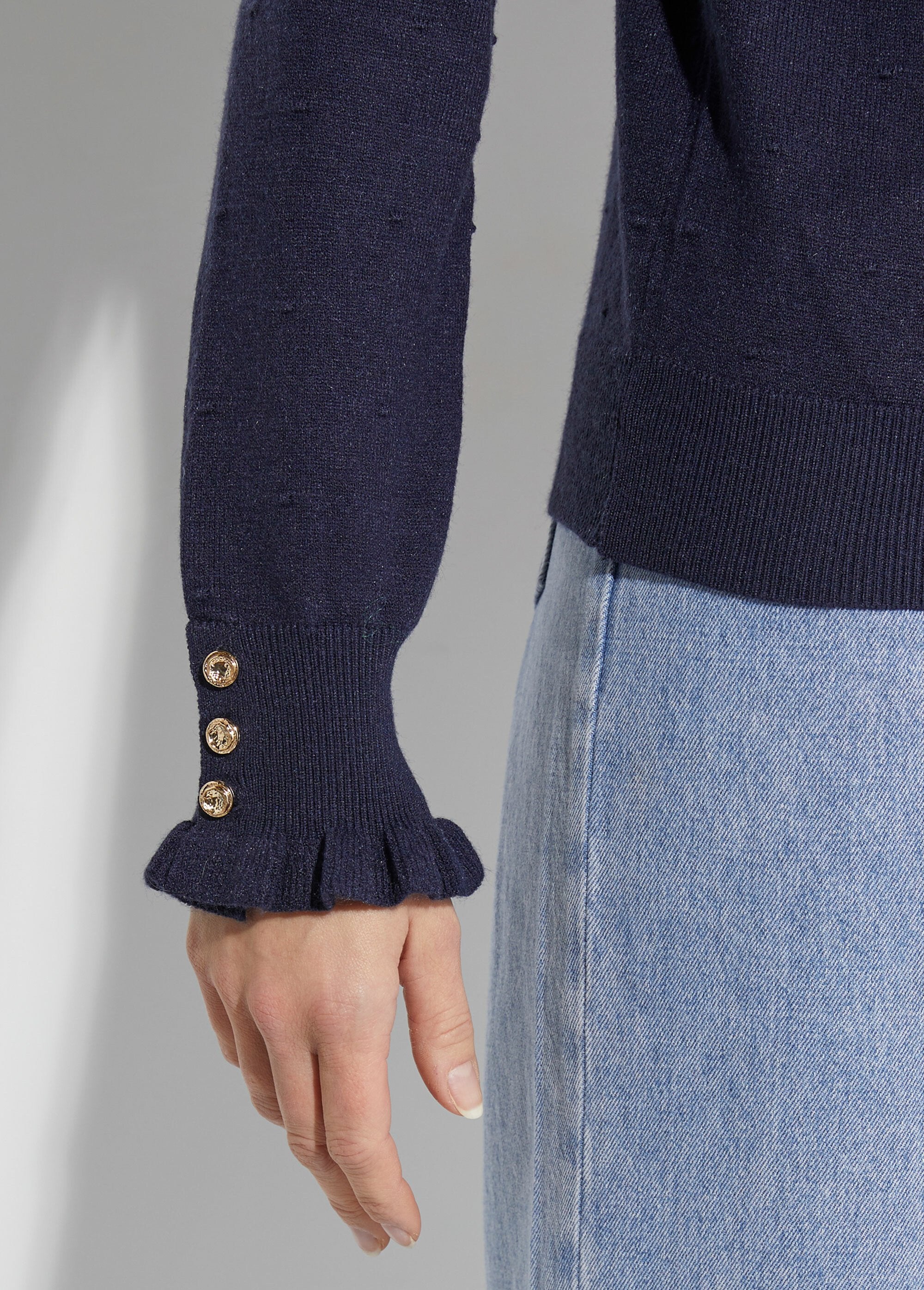 Suéter_plisado_de_cuello_alto_con_punto_suizo_de_lunares_Marina_DE2_slim