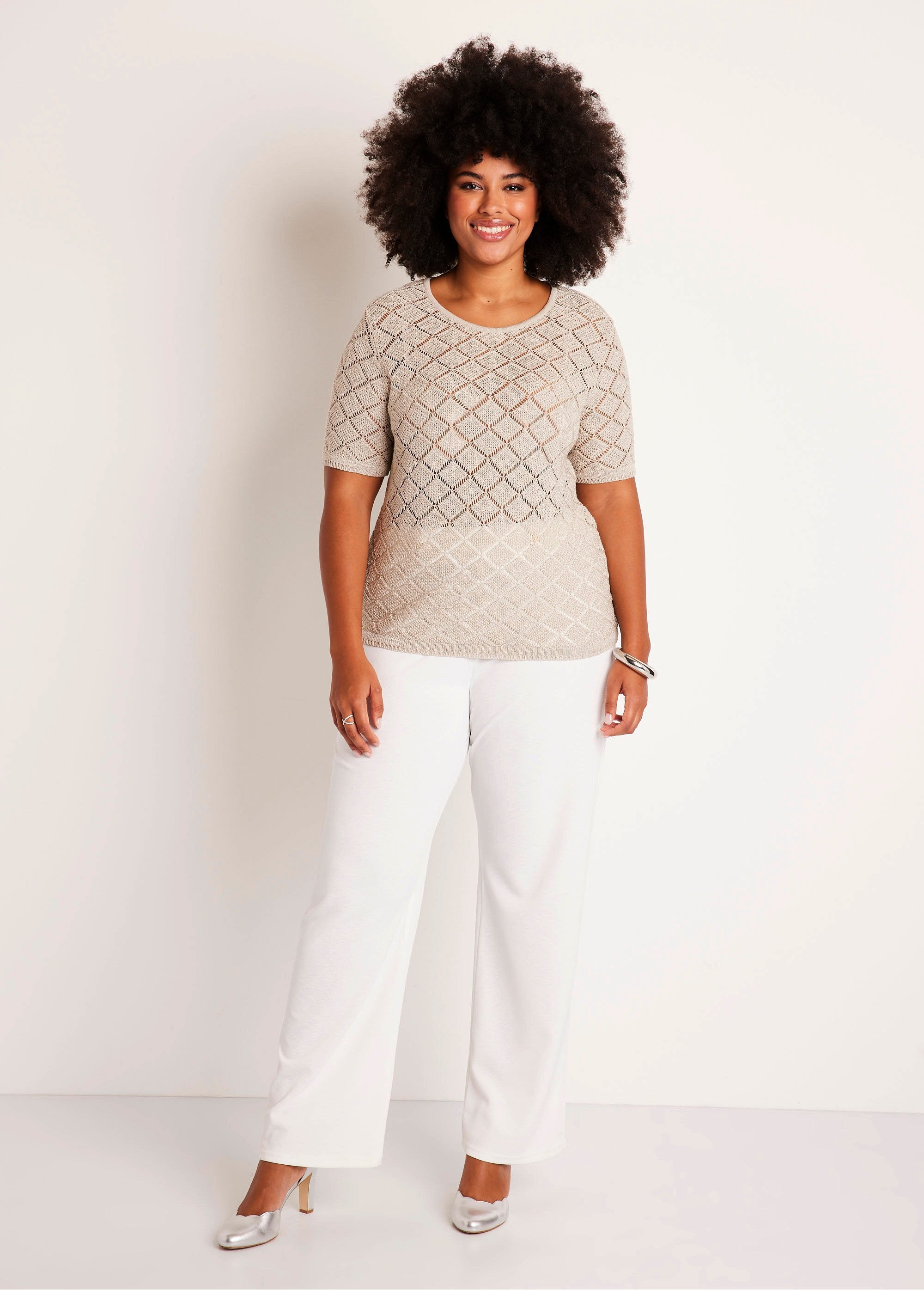 Jersey_corto_fino_calado_con_manga_corta._Cadena_SF1_curvy