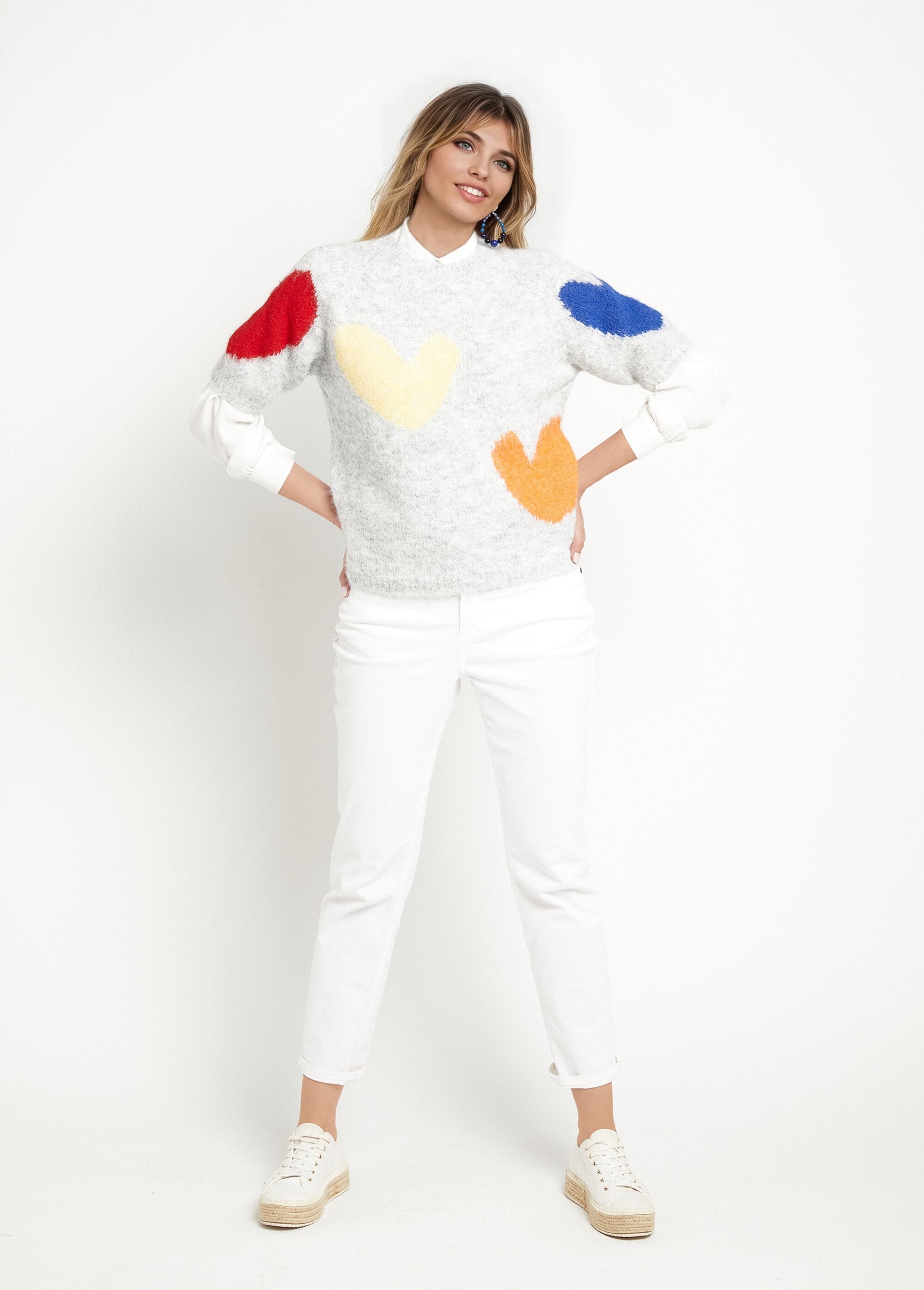 Suéter_de_manga_corta_con_detalles_de_corazones_Gris_SF1_slim