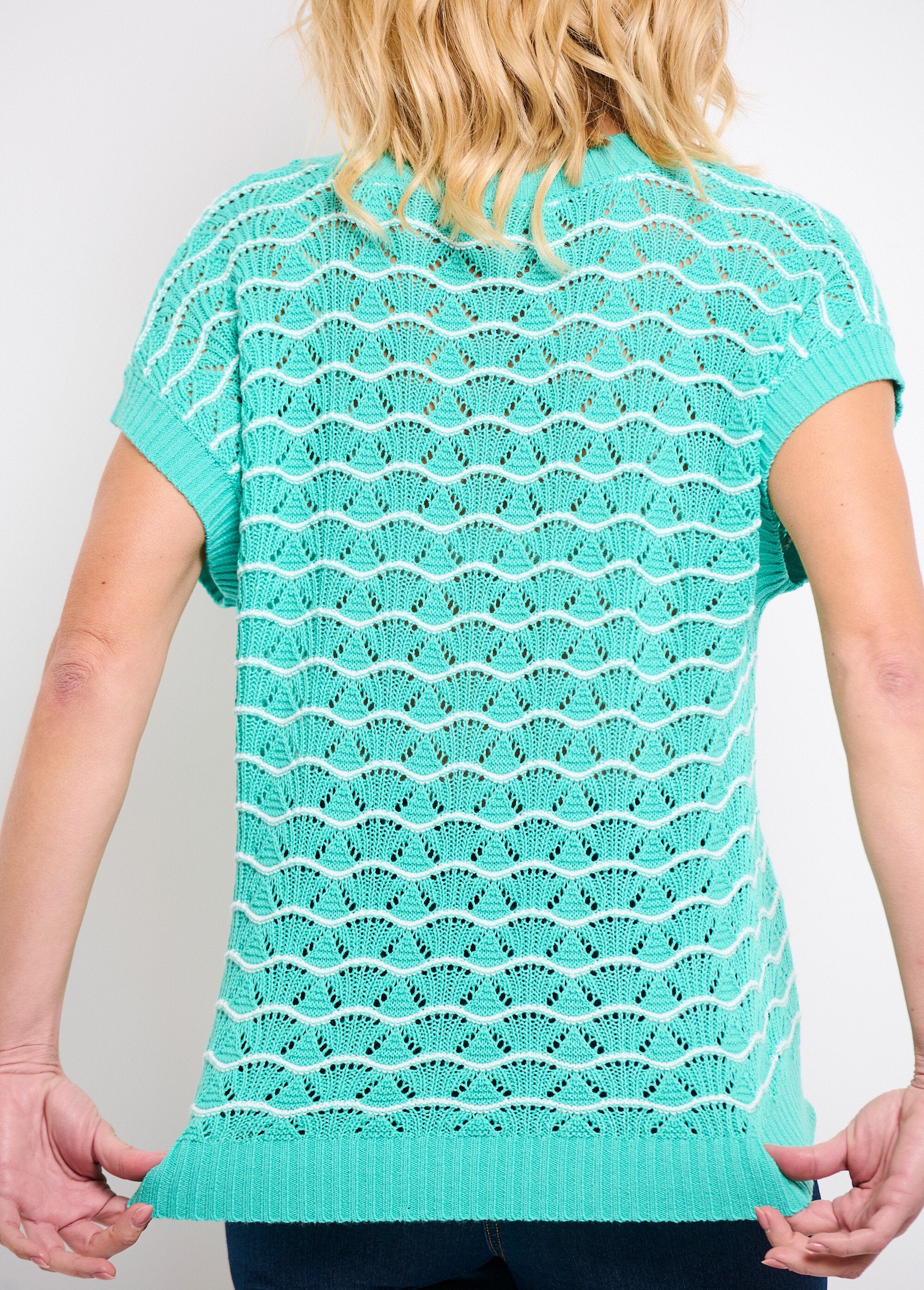 Jersey_sin_mangas_con_escote_en_pico_y_calado_bicolor_Menta_y_crudo_DE2_slim