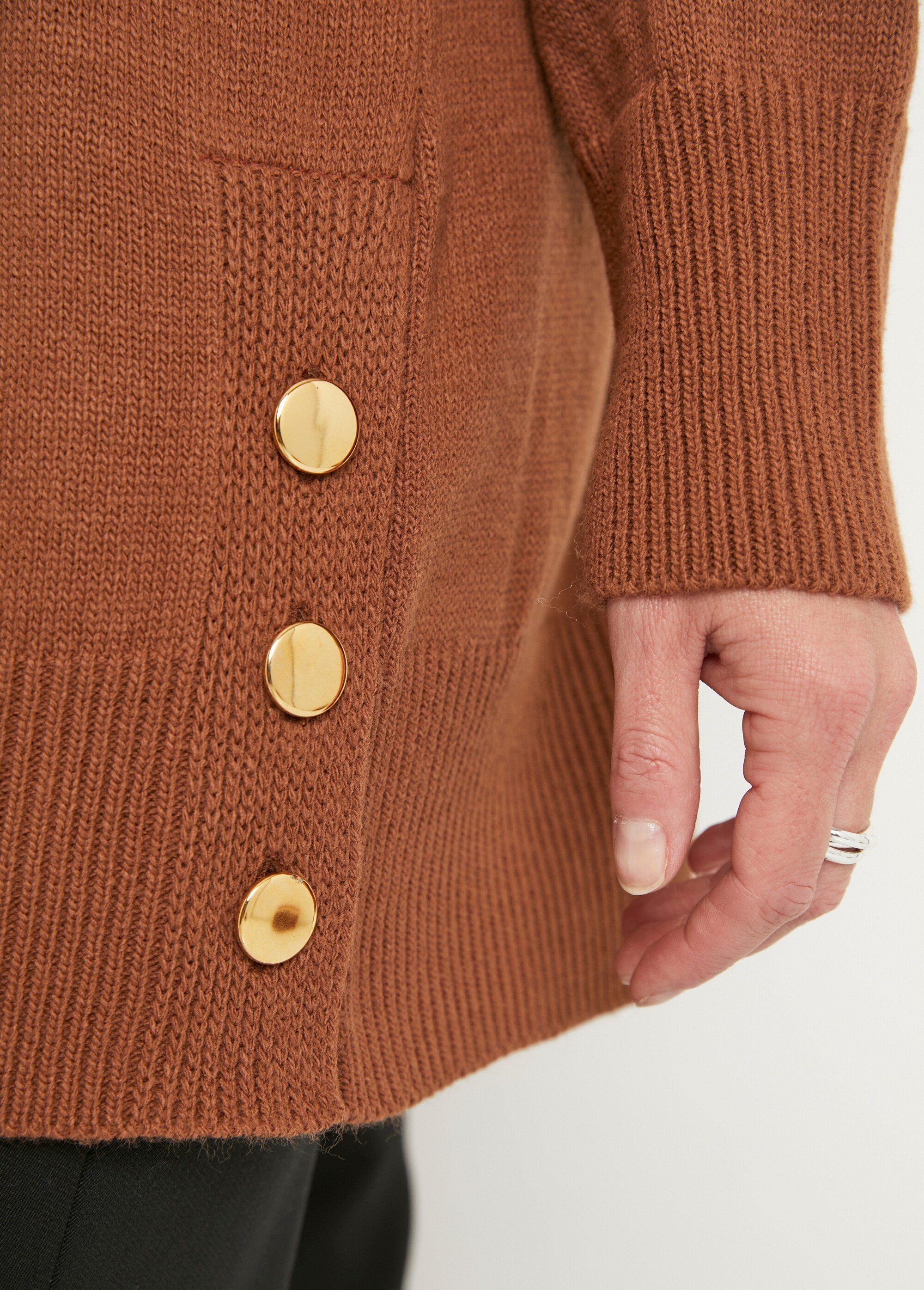 Túnica_larga_lisa_con_cuello_redondo_y_botones_Caramelo_DE2_slim