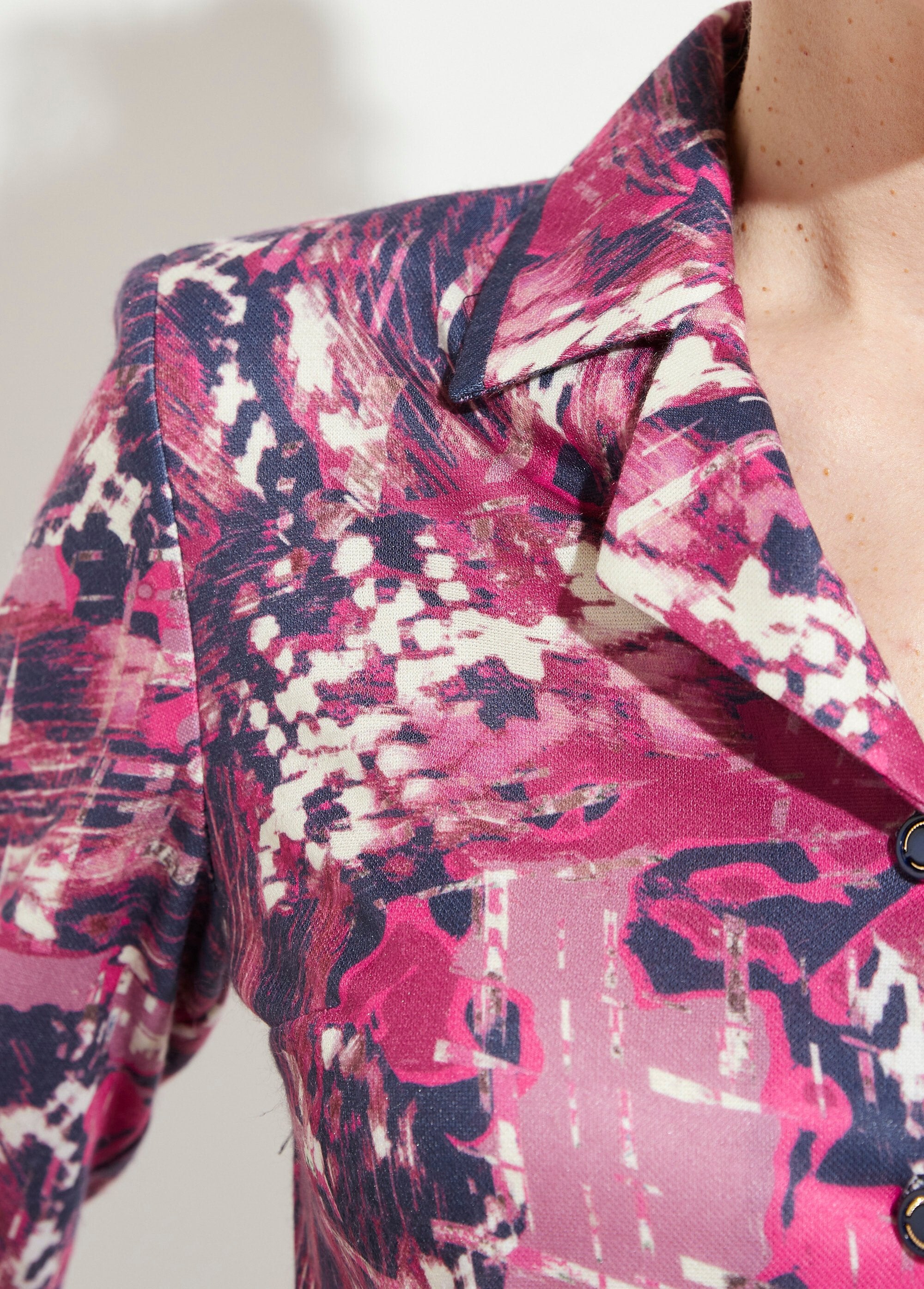 Vestido_estampado_con_botones_y_cuello_sastre_Rosa_y_azul_marino_DE2_slim
