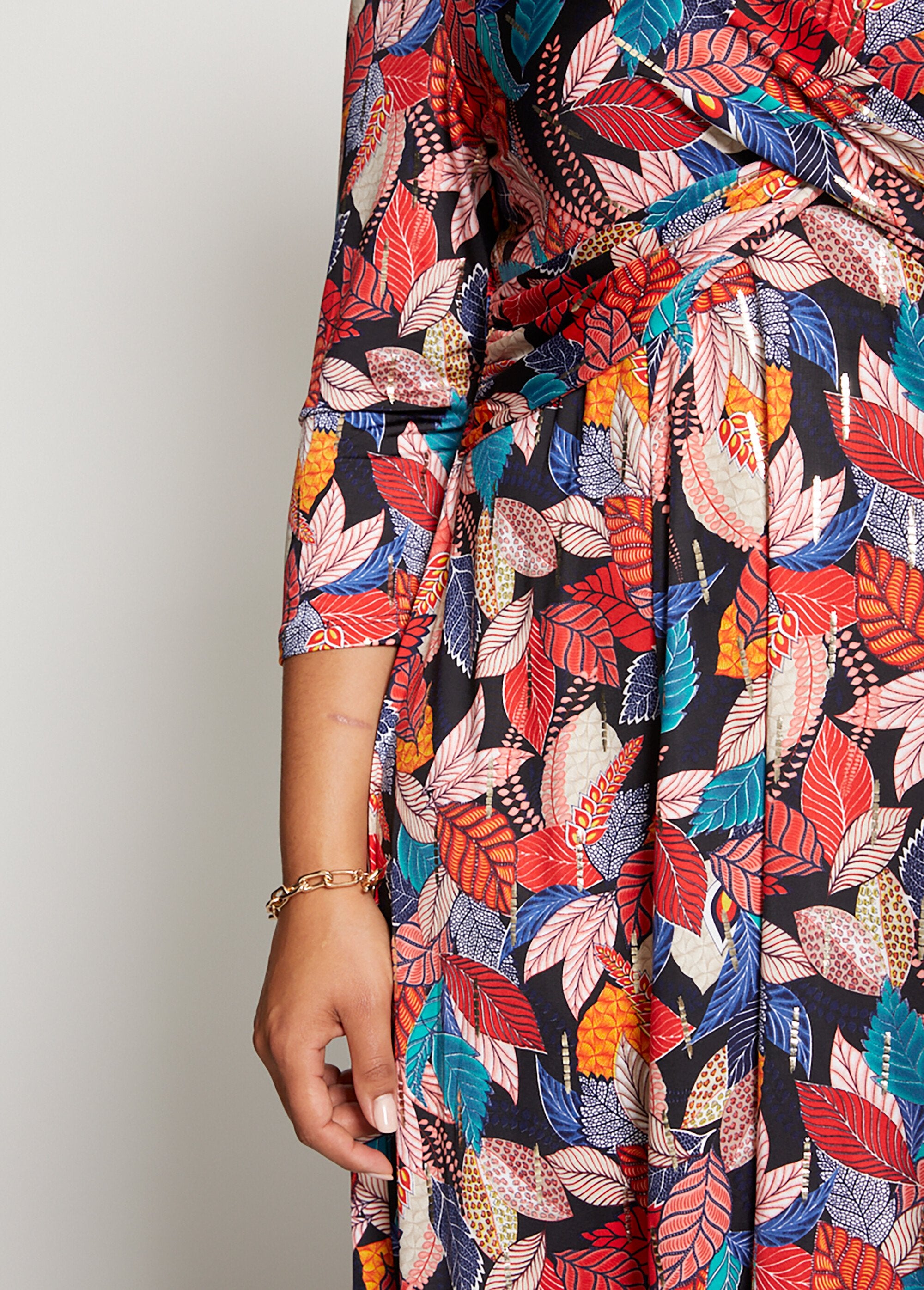 Vestido_cruzado_drapeado_estampado_Multicolor_DE1_curvy