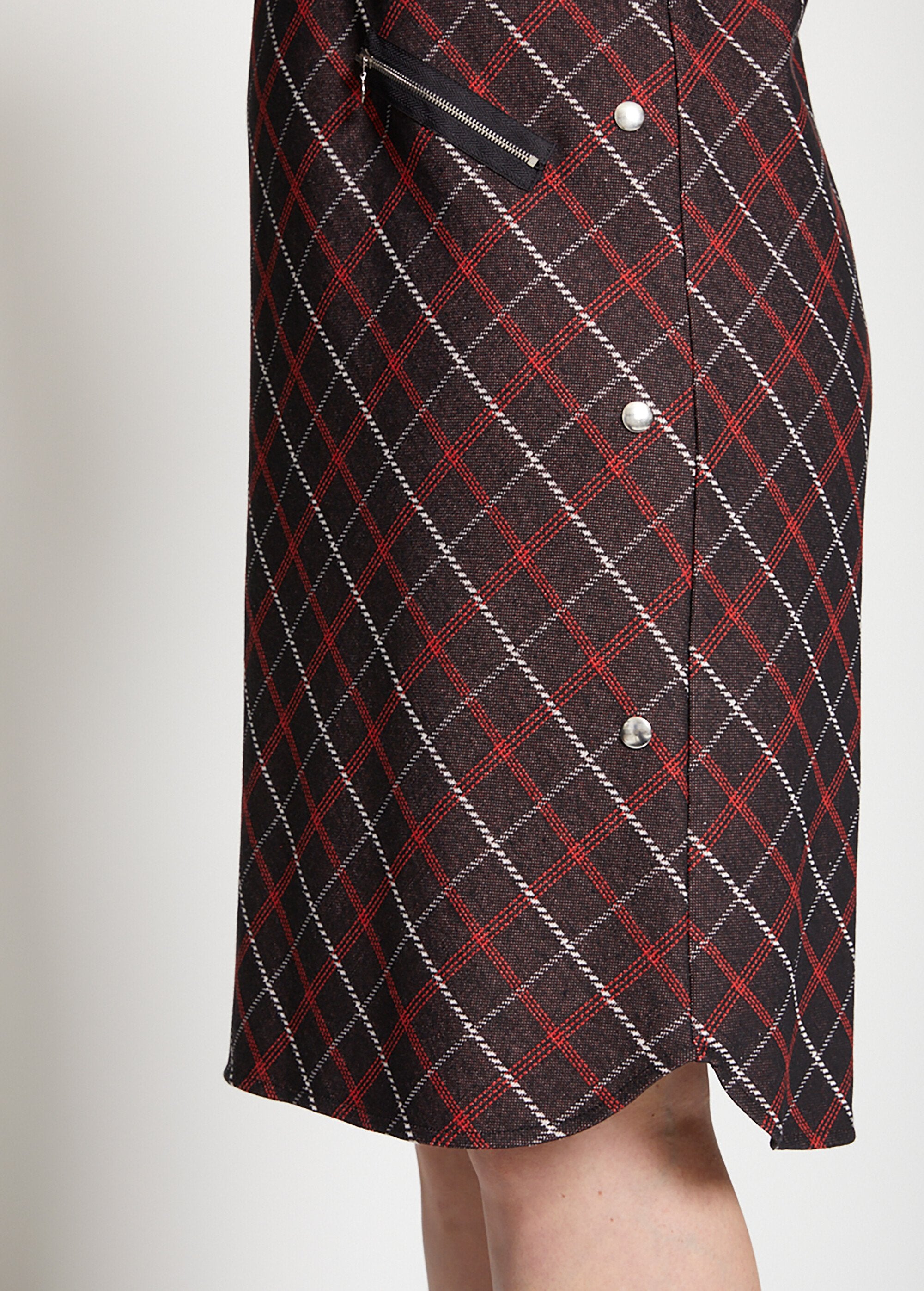 Robe_maille_unie_ou_jacquard_Noir_et_rouge_DE2_curvy