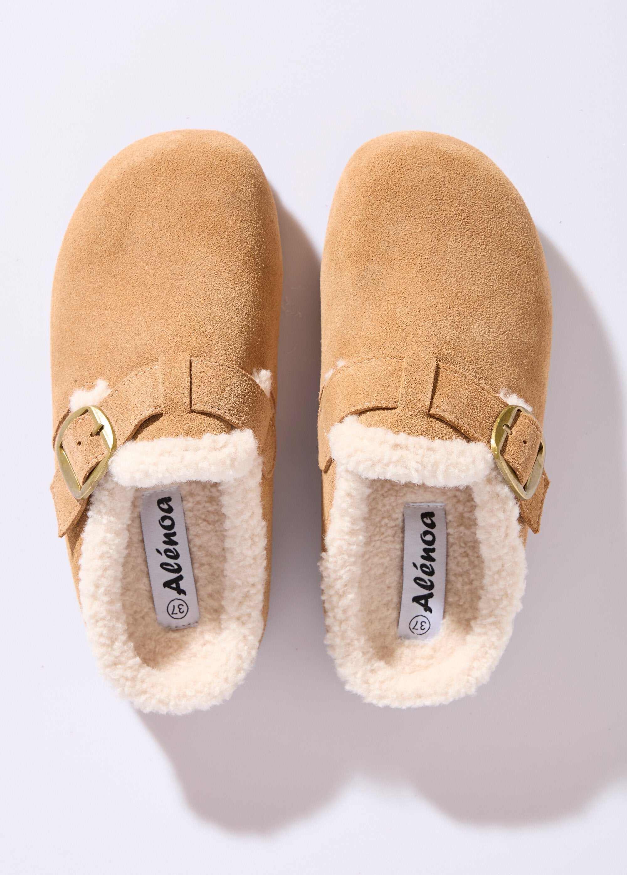 Zuecos_de_piel_de_ante_con_interior_de_pelo_camello_OV1_slim