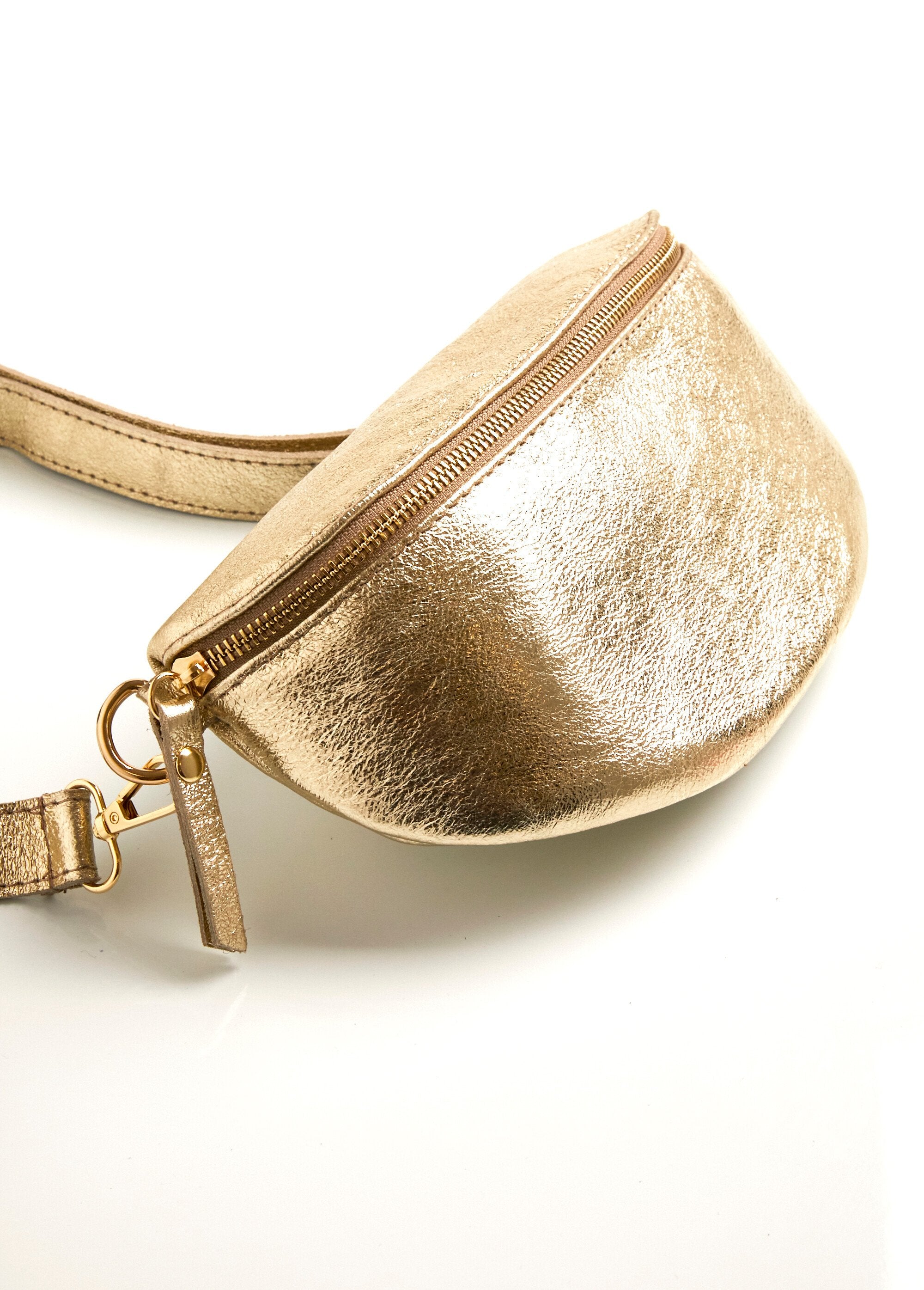 Bolso_de_hombro_mediano_de_piel_Dorado_DE1_slim