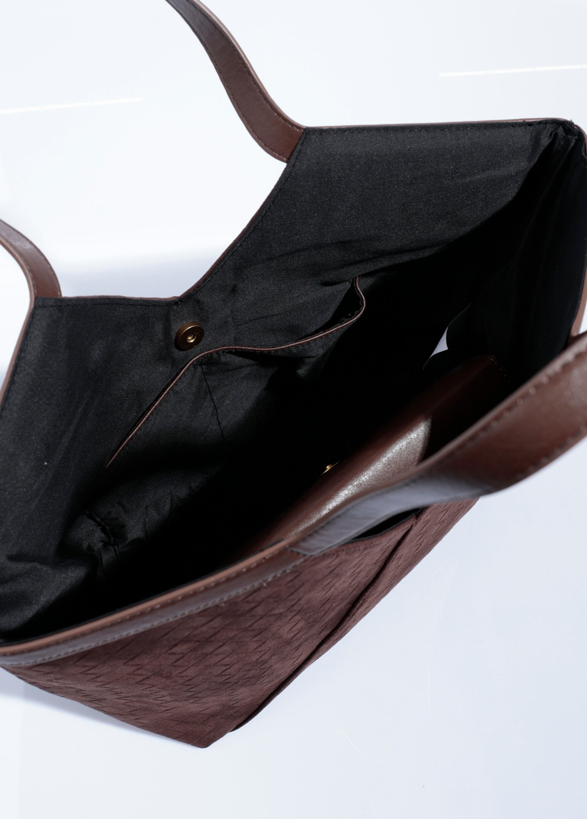 Bolso_tote_de_ante_con_efecto_tejido_Chocolate_DE1_slim