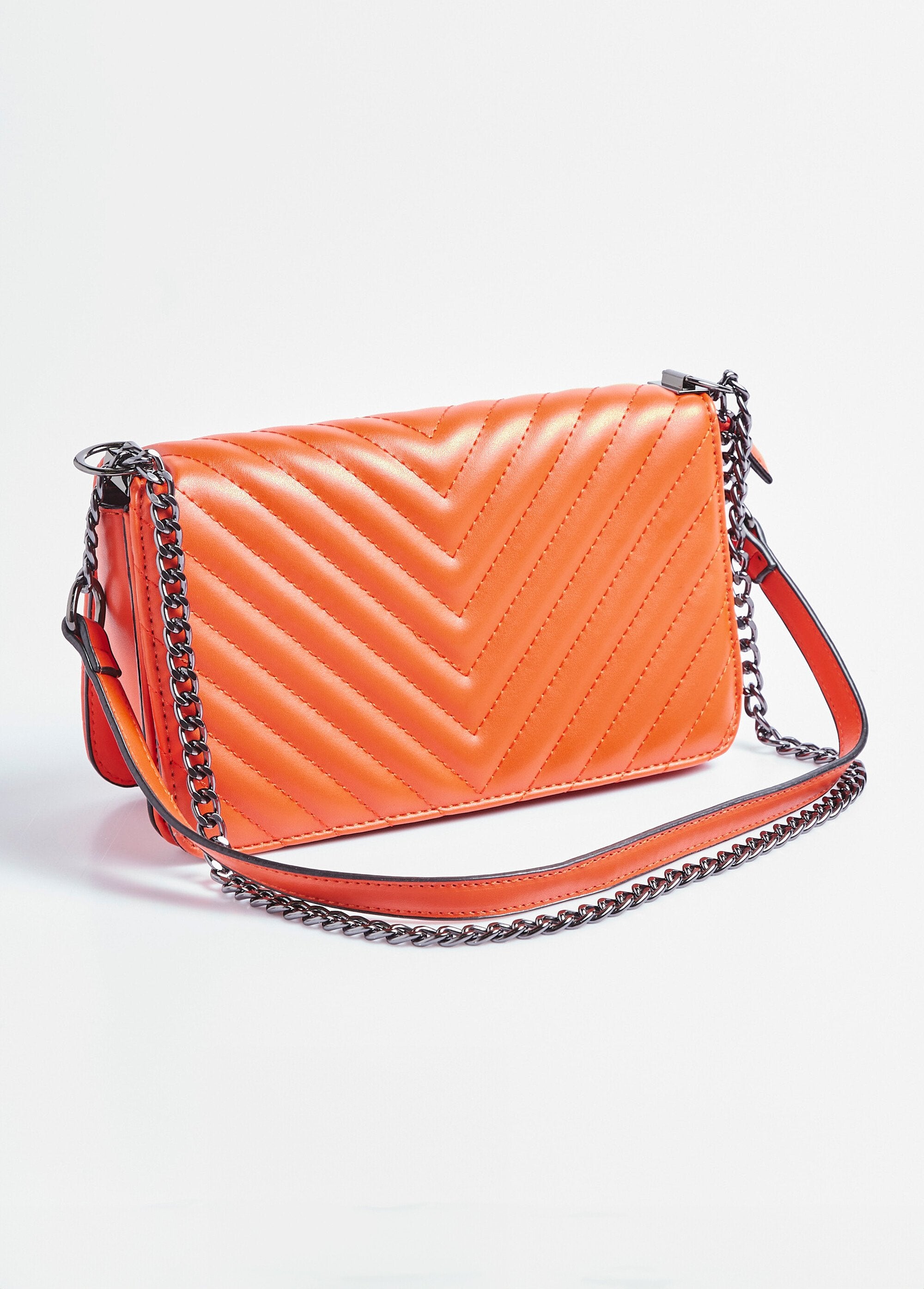 Bolso_de_mano_acolchado_con_costuras_de_chevron_naranja_FA1_slim