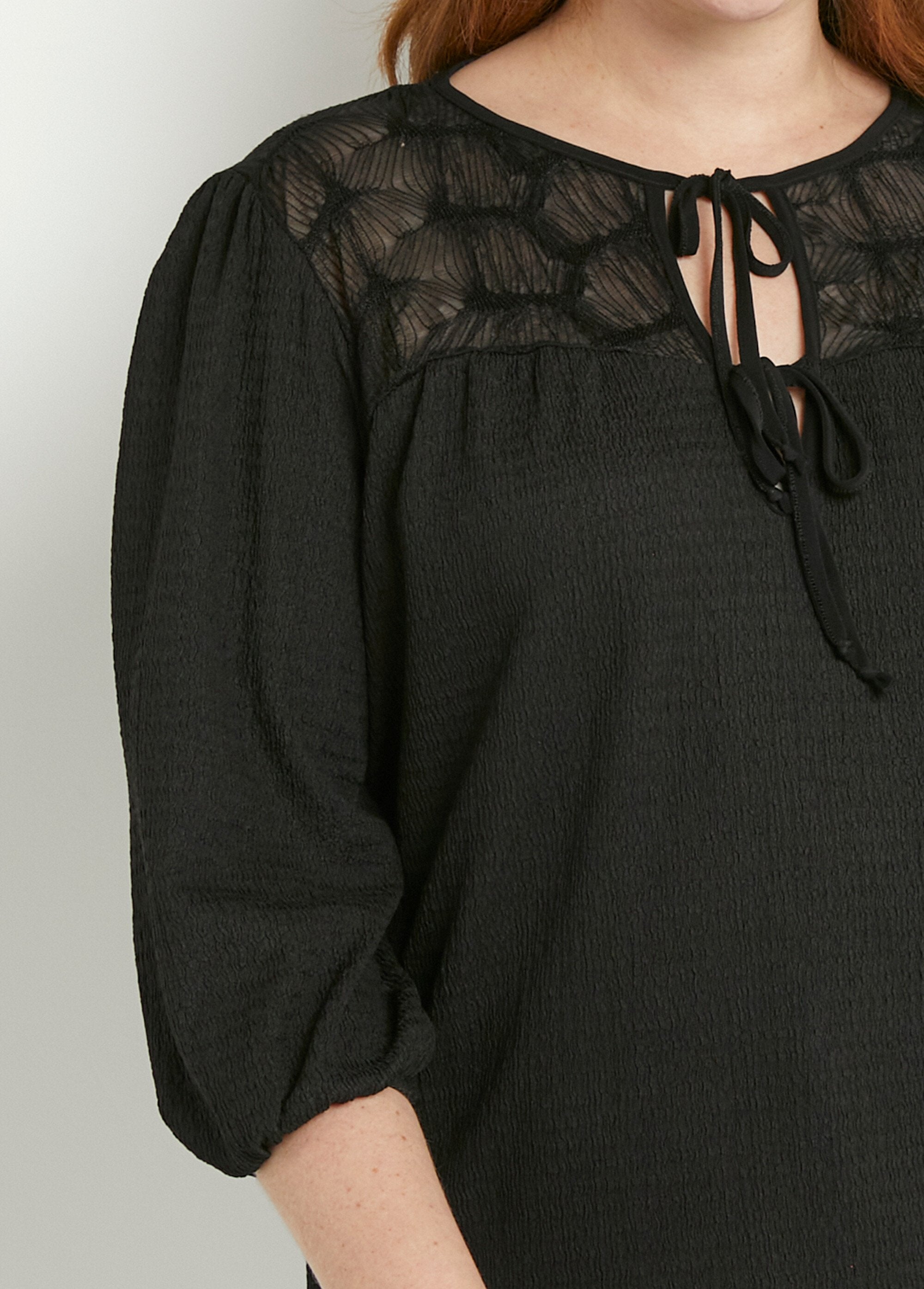 Camiseta_de_cuello_en_V_con_mangas_3/4_de_voile_Negro_DE1_curvy